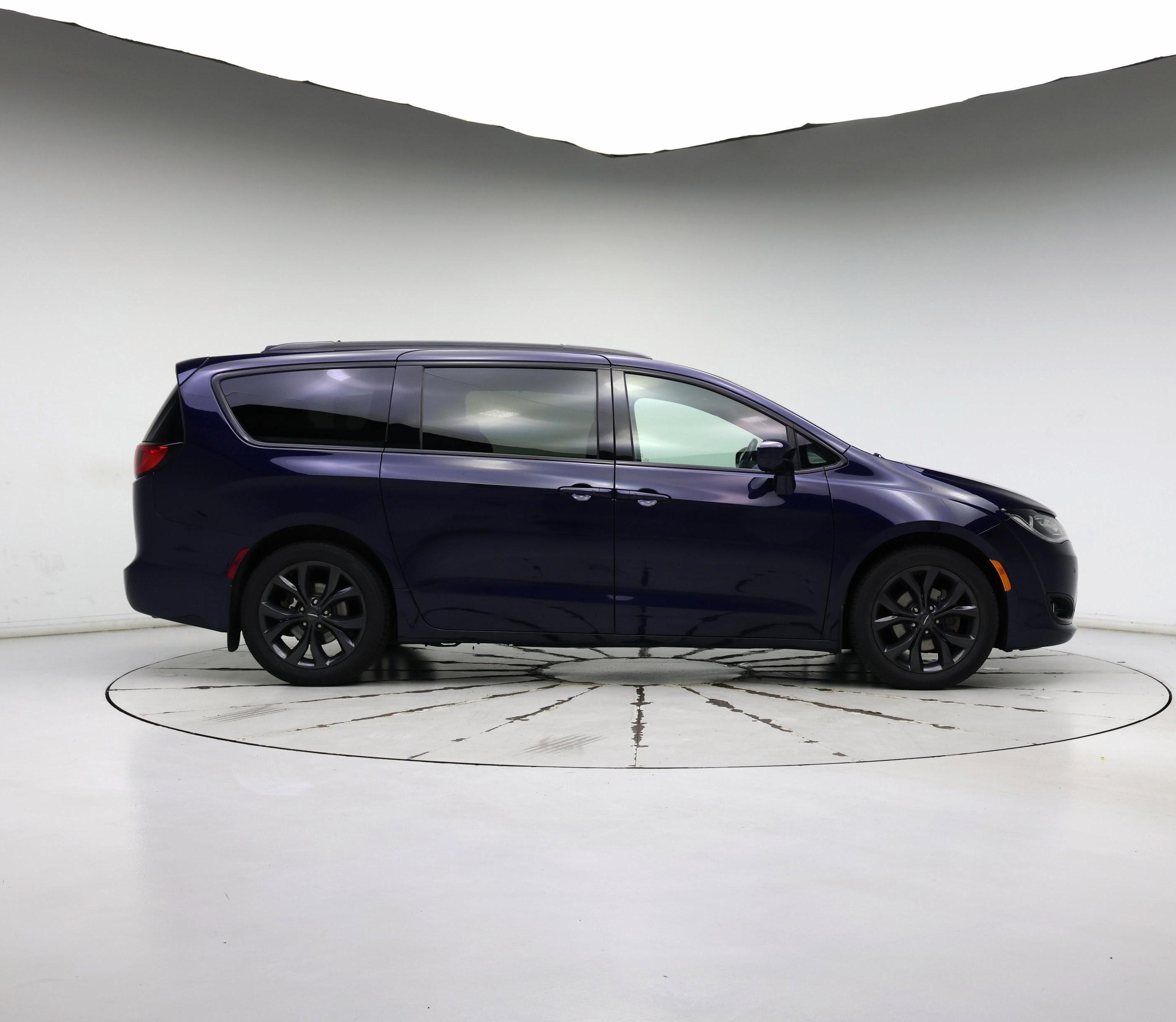 Thumbnail: 2020 Chrysler Pacifica - 7