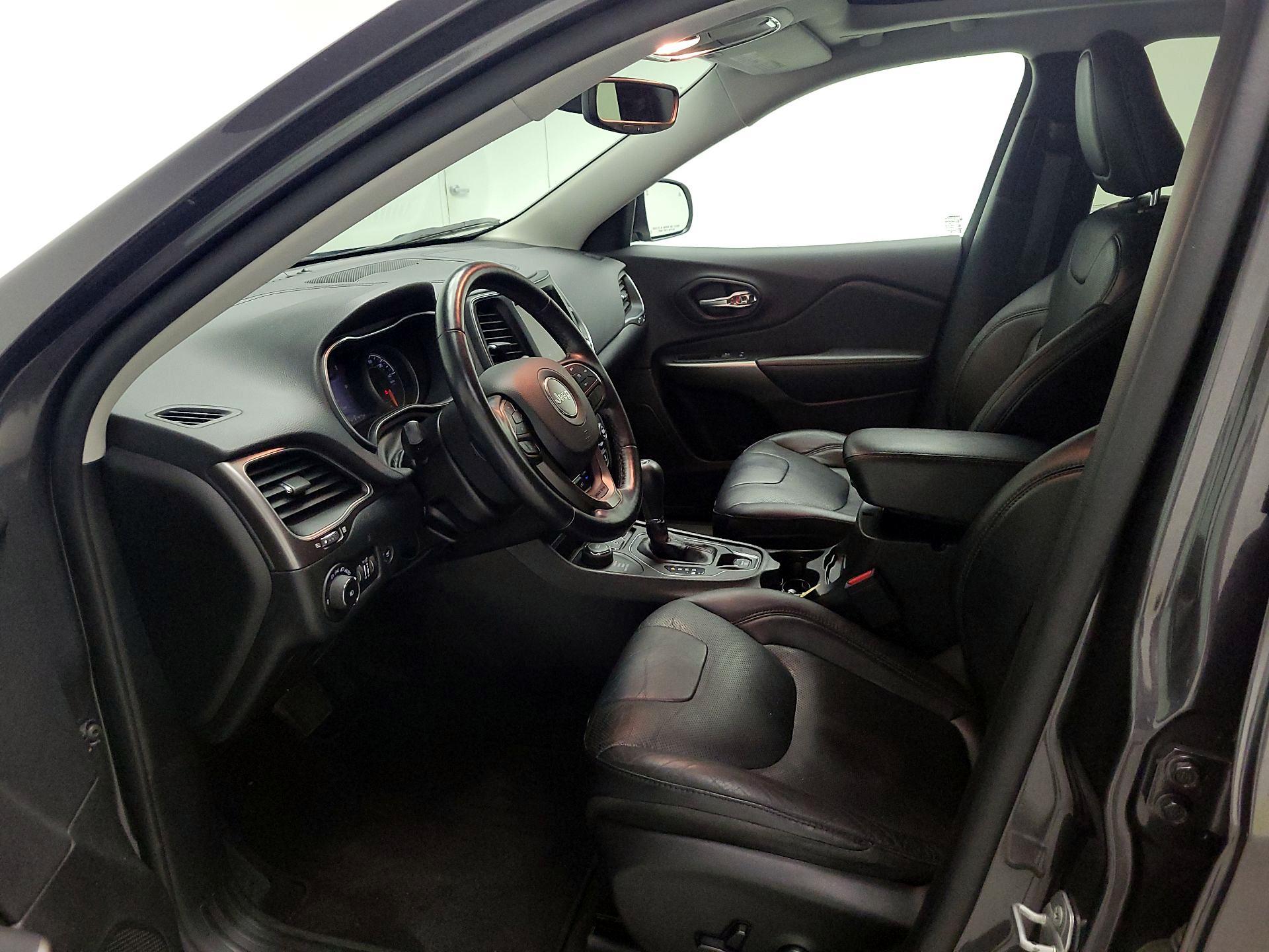 Thumbnail: 2021 Jeep Cherokee - 11