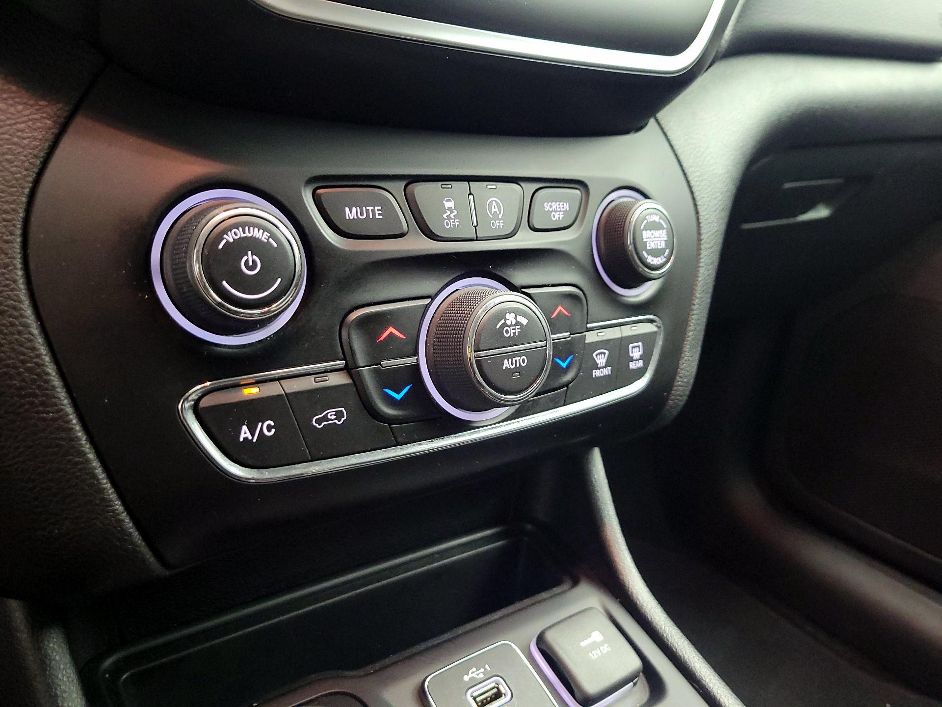 Thumbnail: 2021 Jeep Cherokee - 15