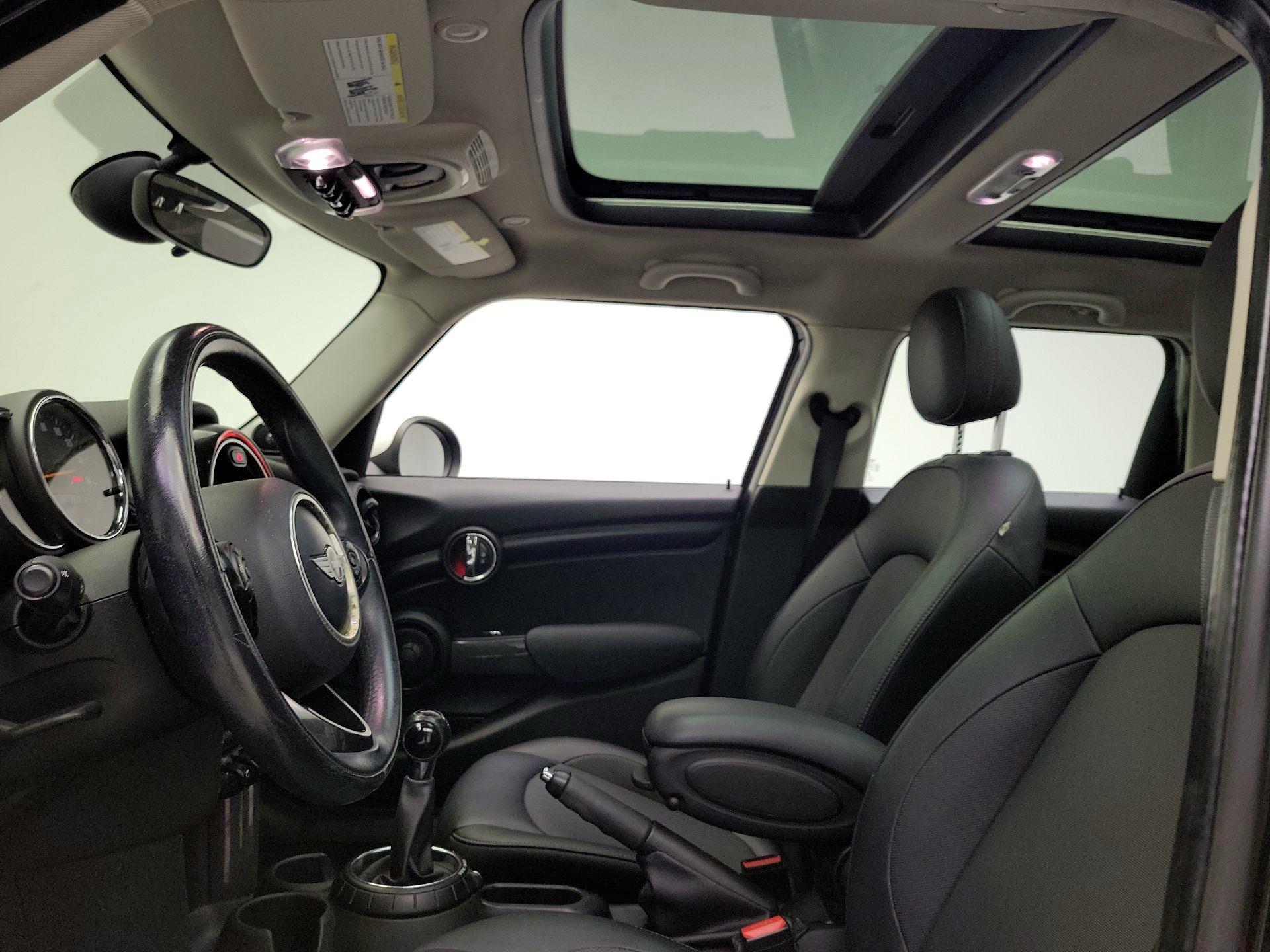 Thumbnail: 2015 MINI Cooper Hardtop - 17