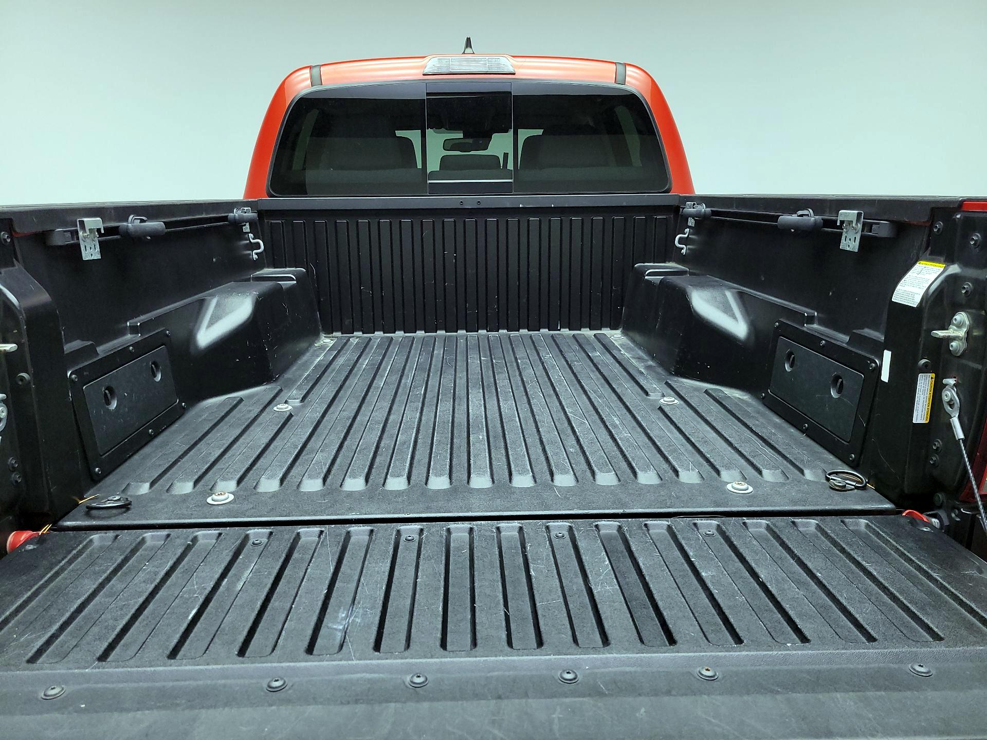 Thumbnail: 2018 Toyota Tacoma - 20