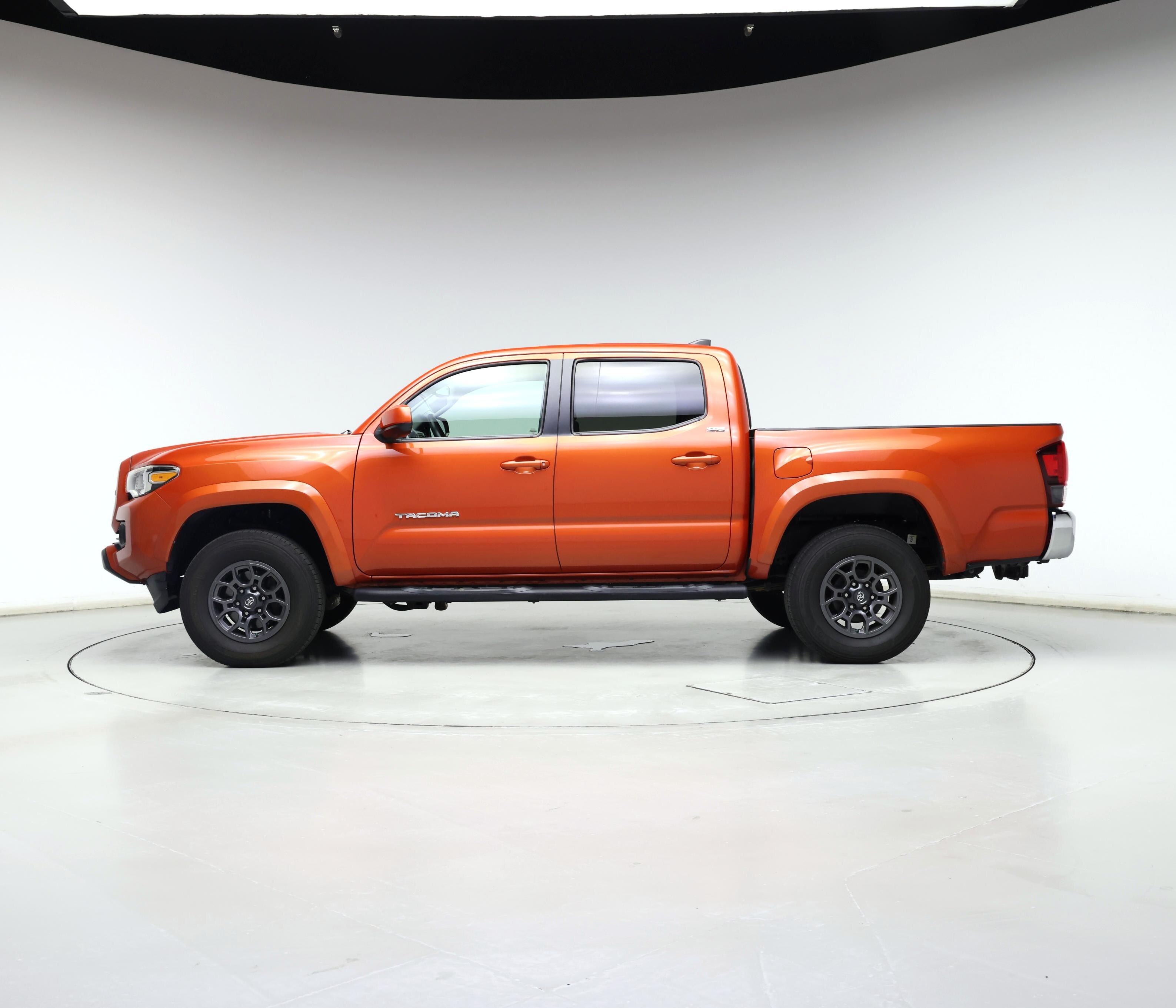 Thumbnail: 2018 Toyota Tacoma - 3