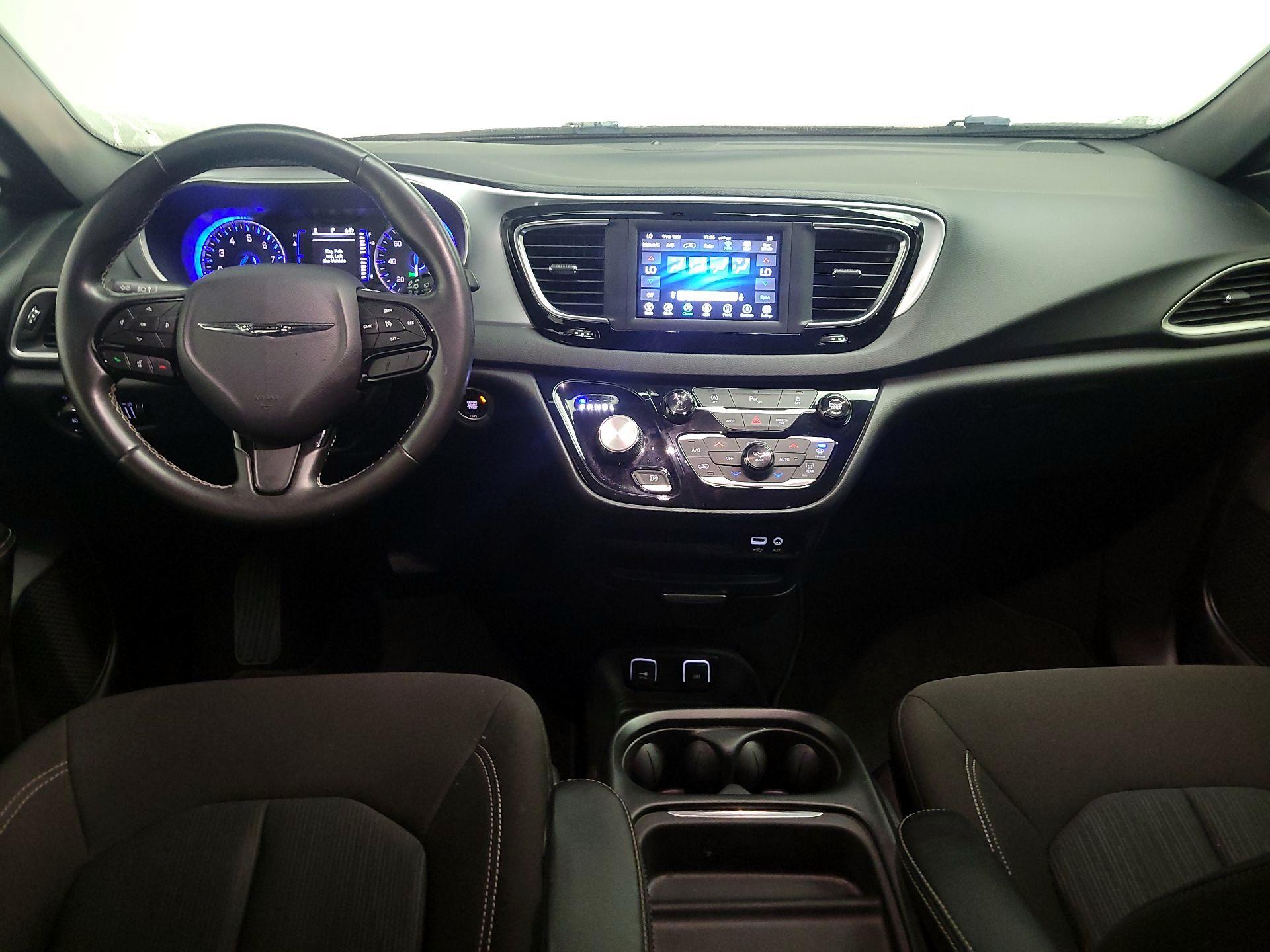 Thumbnail: 2020 Chrysler Pacifica - 9