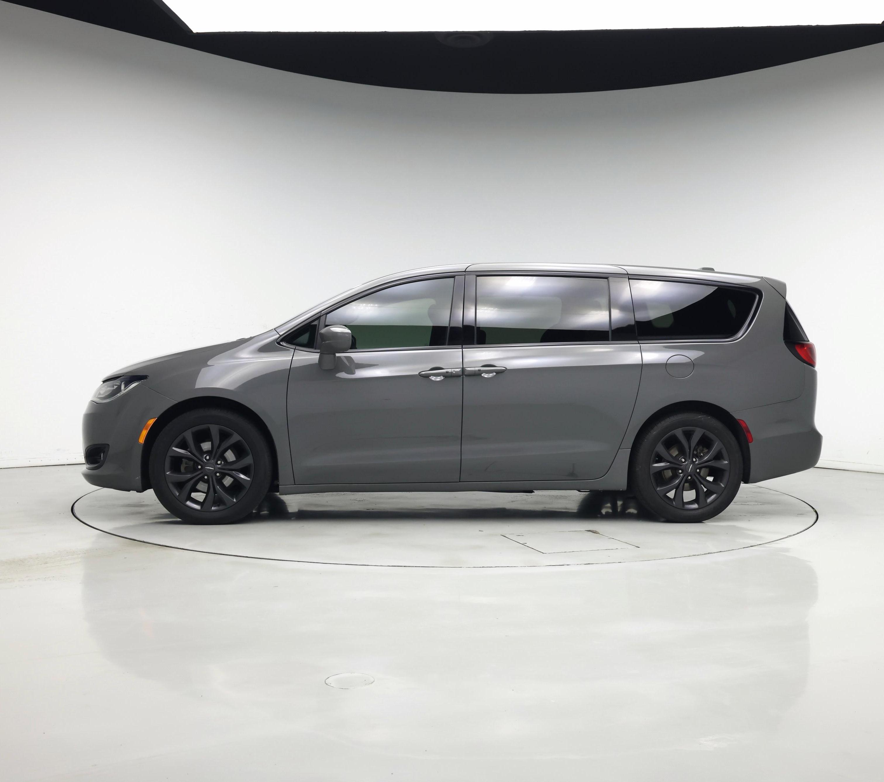 Thumbnail: 2020 Chrysler Pacifica - 3