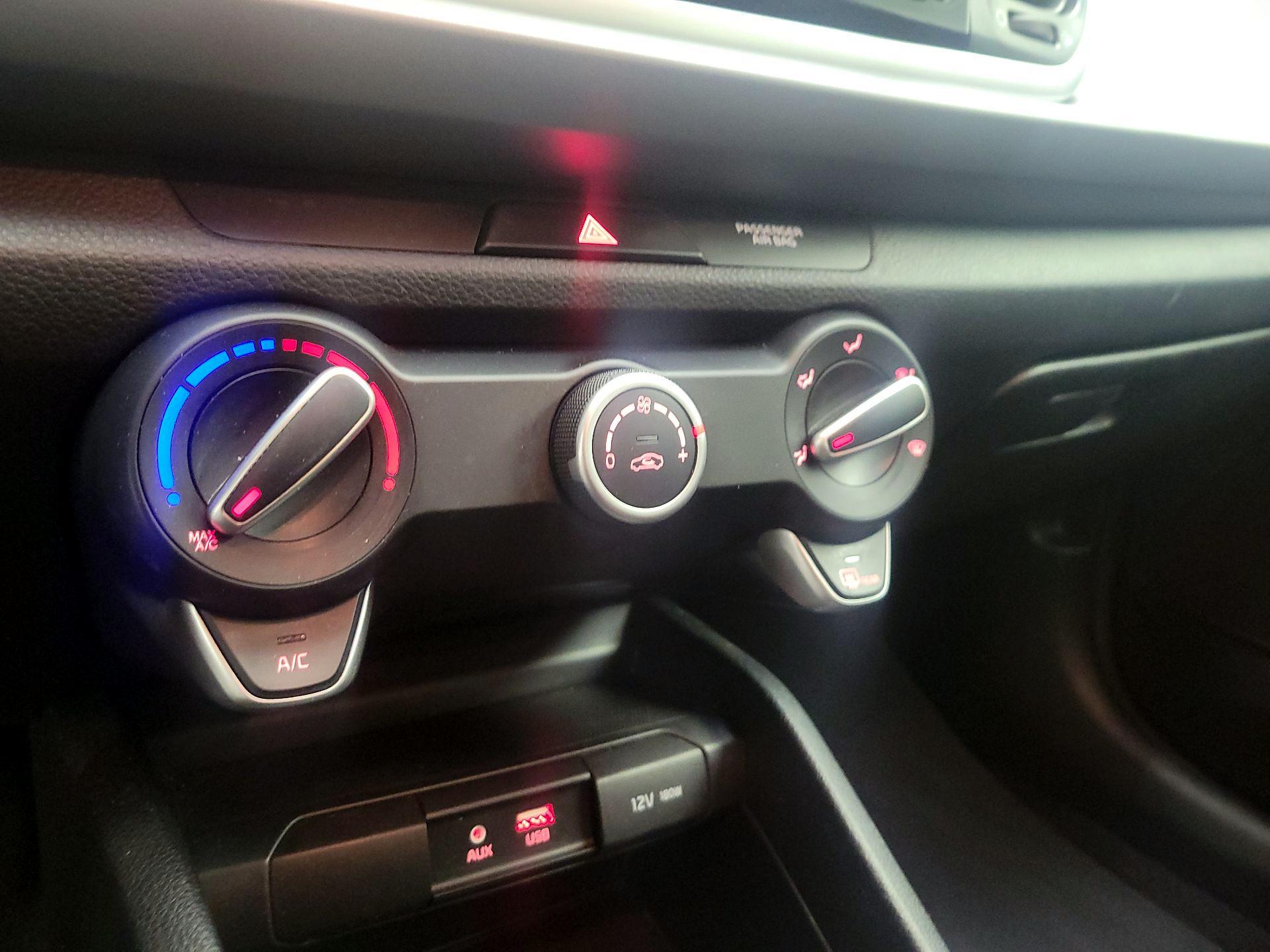 Thumbnail: 2019 Kia Rio - 15