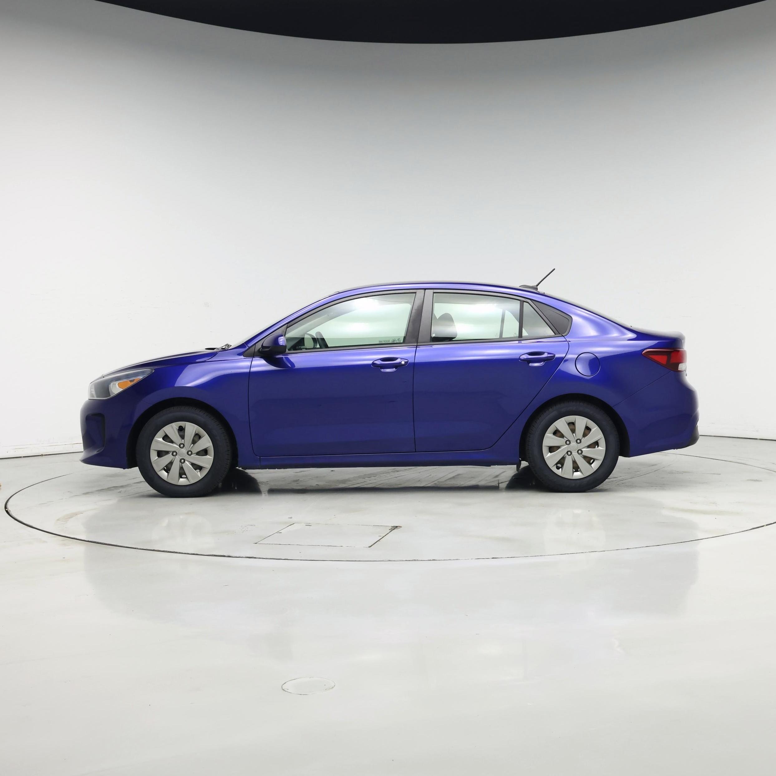 Thumbnail: 2019 Kia Rio - 3