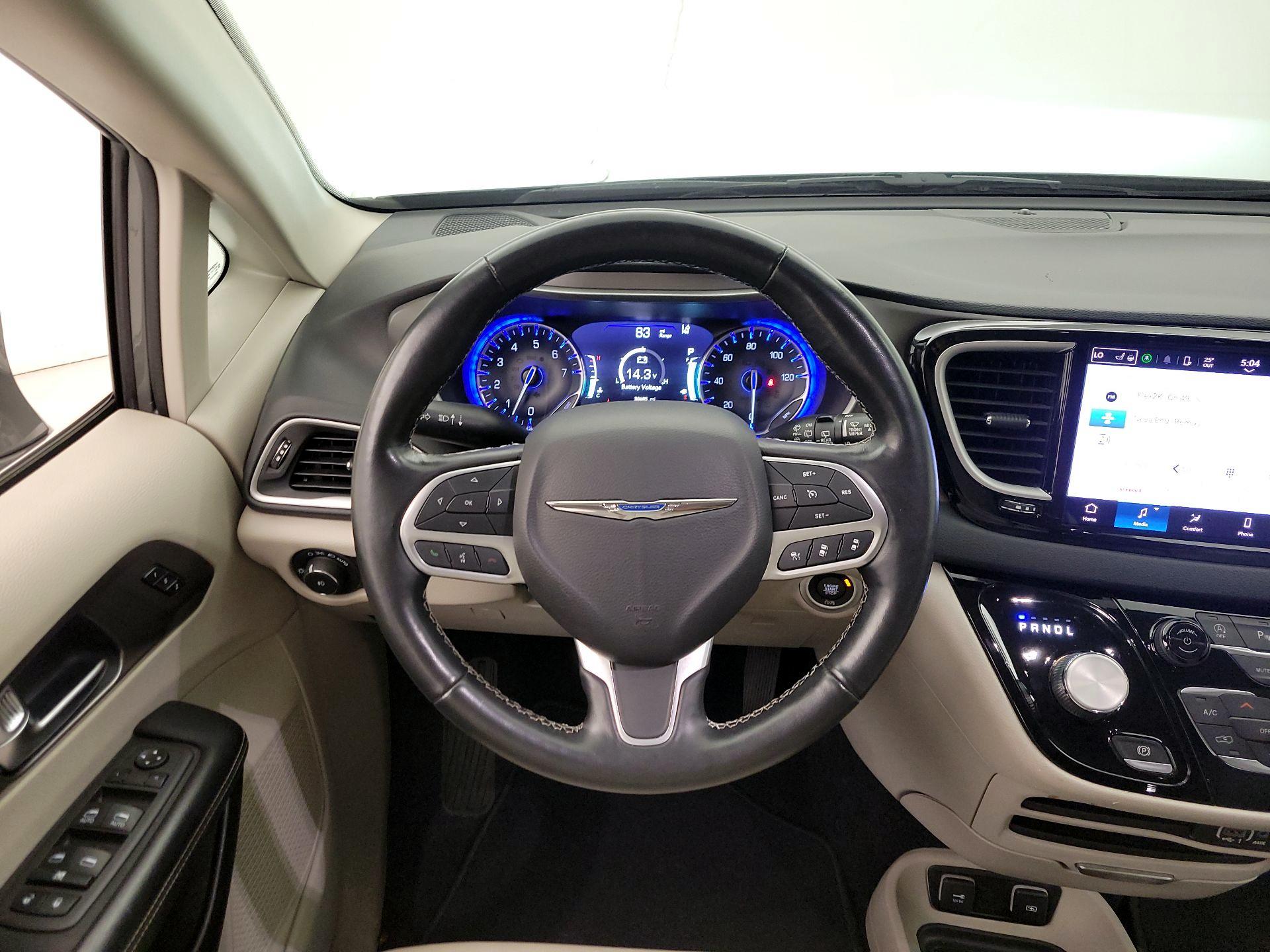 Thumbnail: 2021 Chrysler Pacifica - 10