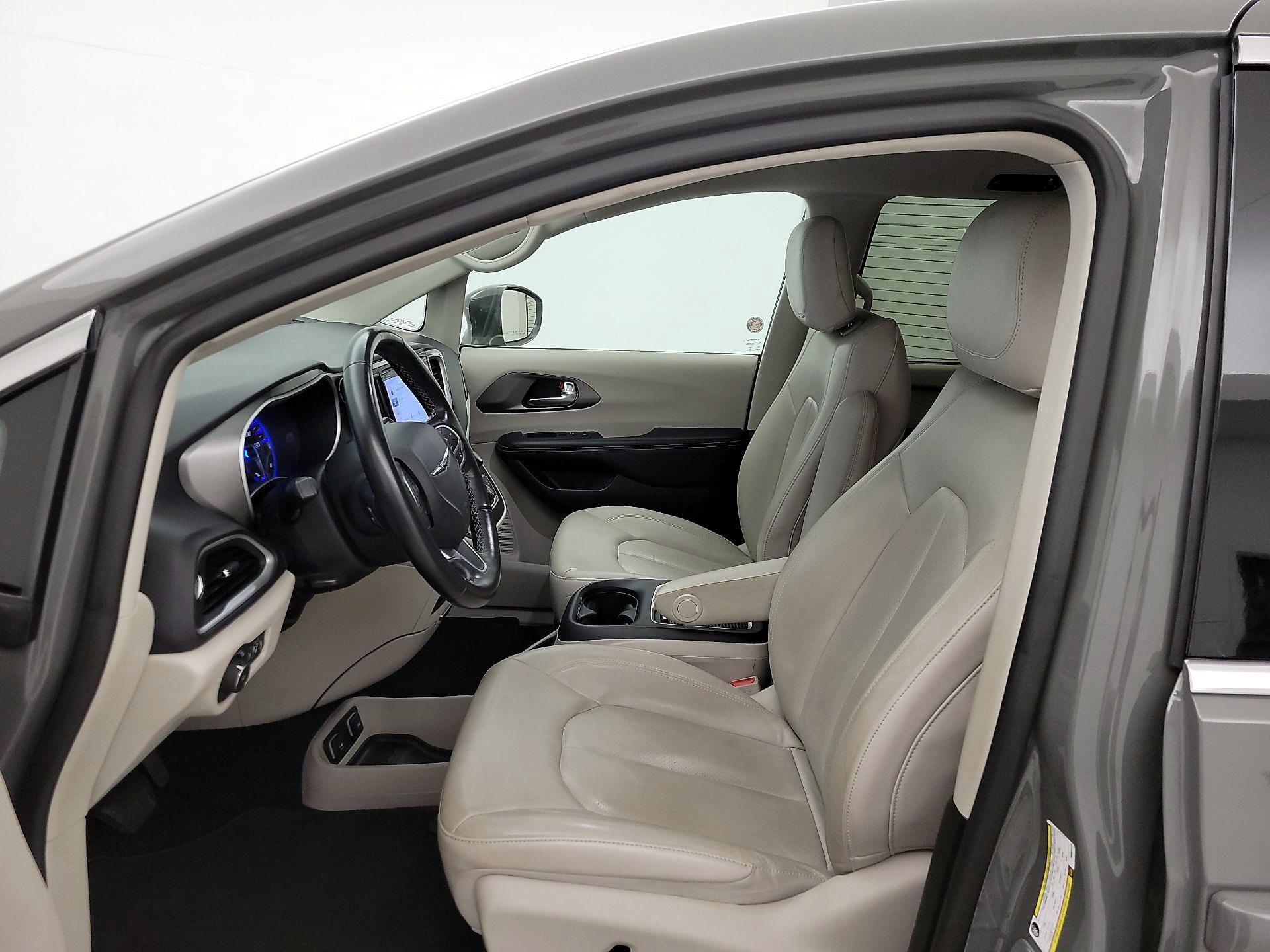Thumbnail: 2021 Chrysler Pacifica - 11
