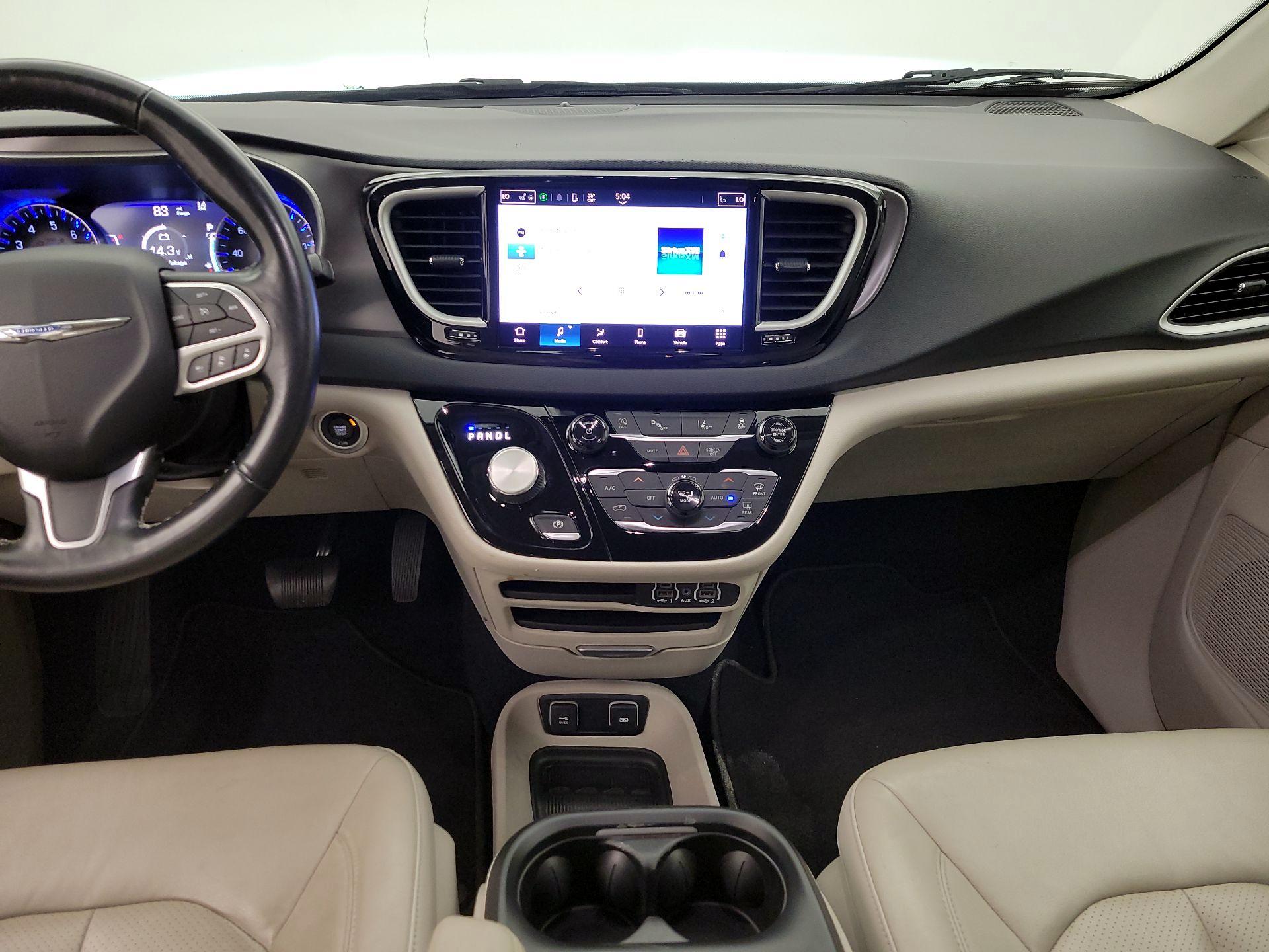 Thumbnail: 2021 Chrysler Pacifica - 17