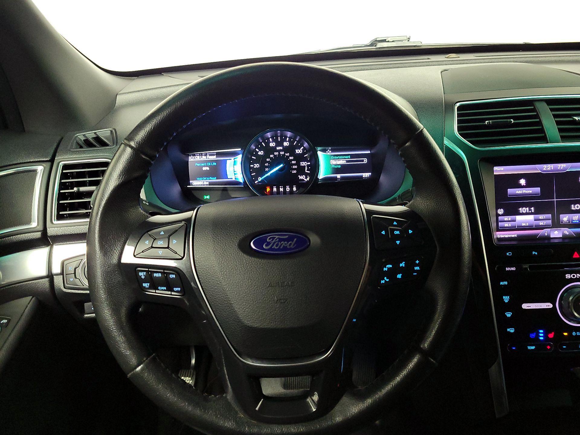 Thumbnail: 2016 Ford Explorer - 10