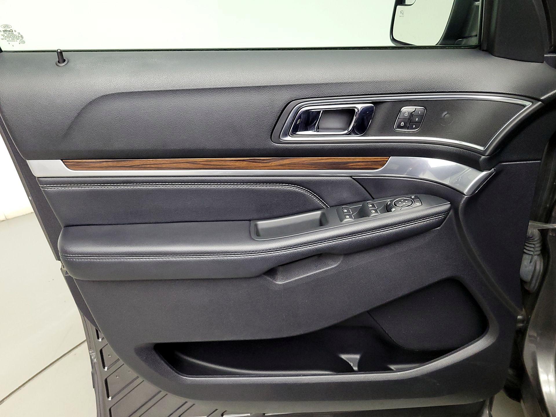 Thumbnail: 2016 Ford Explorer - 12