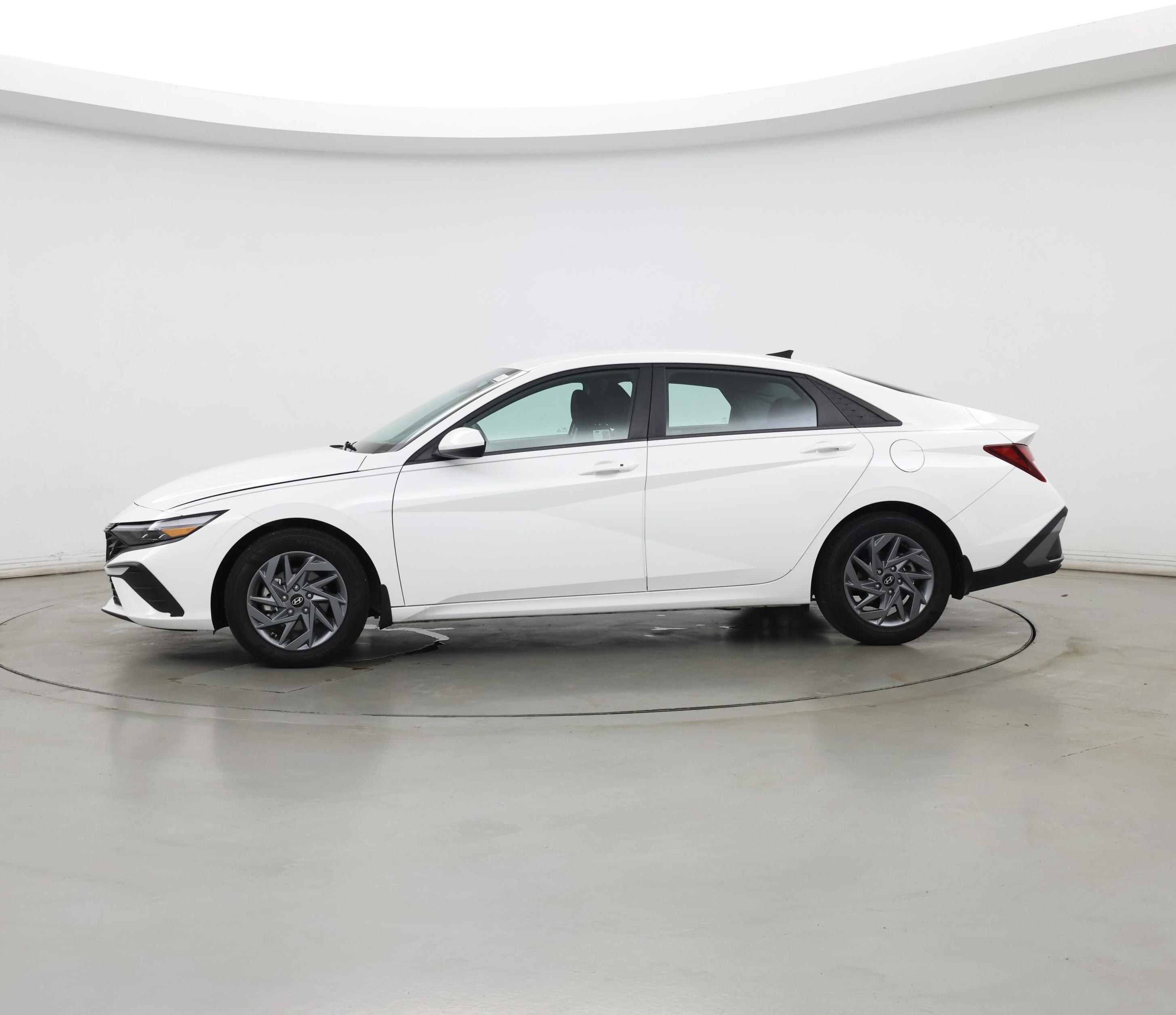 Thumbnail: 2024 Hyundai Elantra - 3