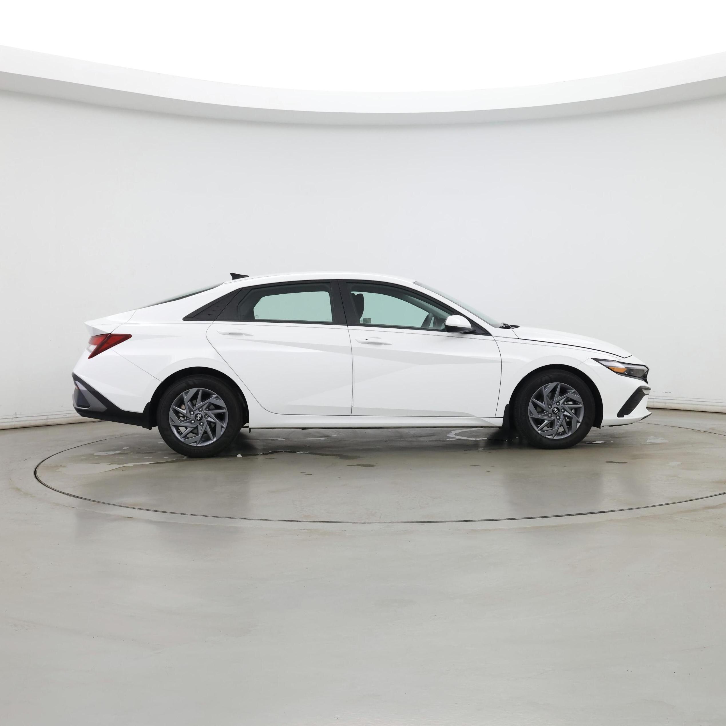 Thumbnail: 2024 Hyundai Elantra - 7
