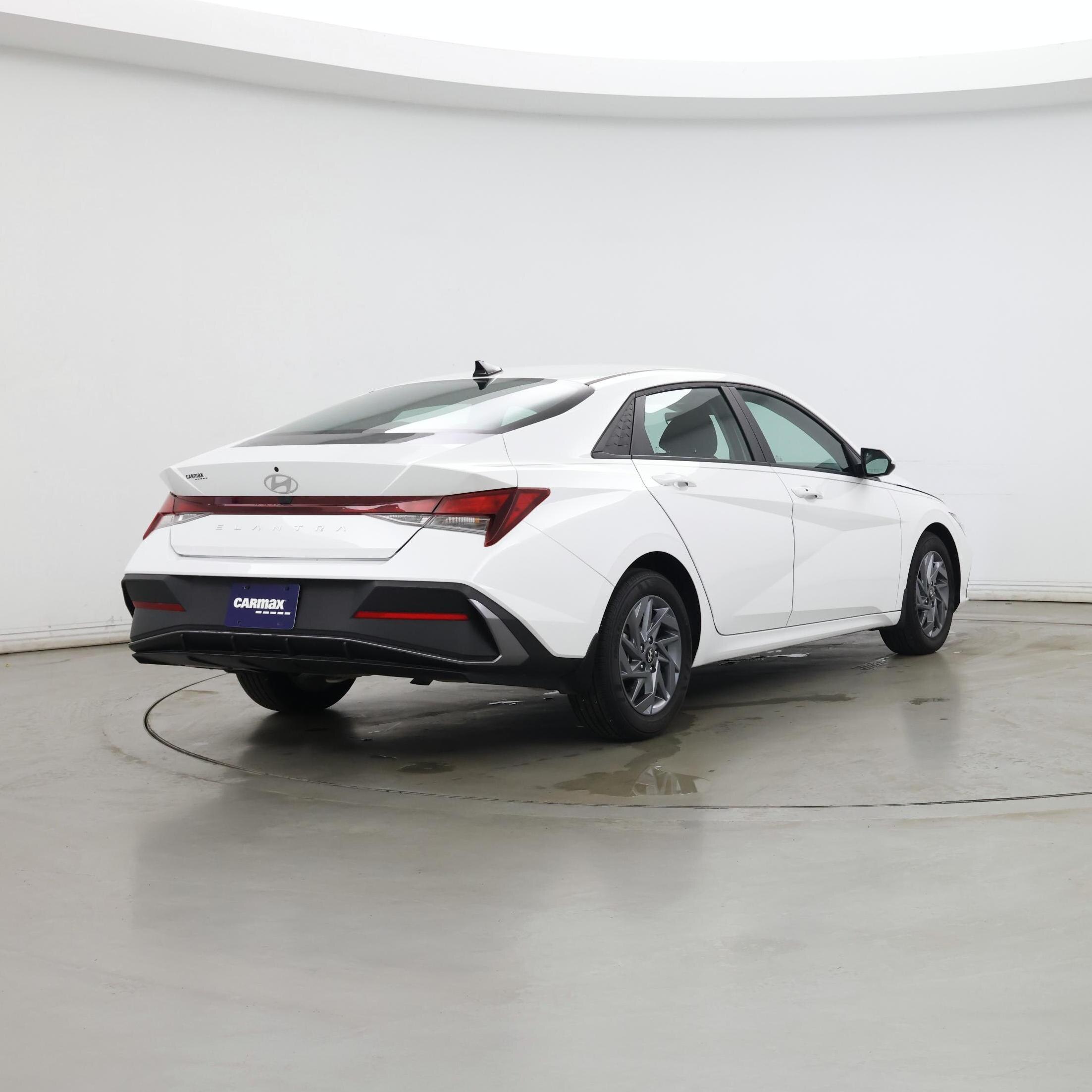 Thumbnail: 2024 Hyundai Elantra - 8