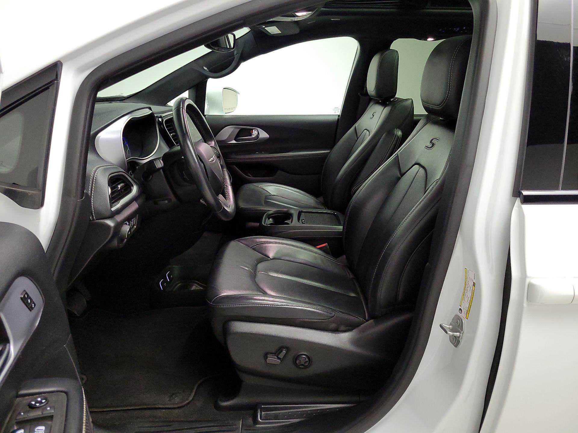 Thumbnail: 2021 Chrysler Pacifica - 11