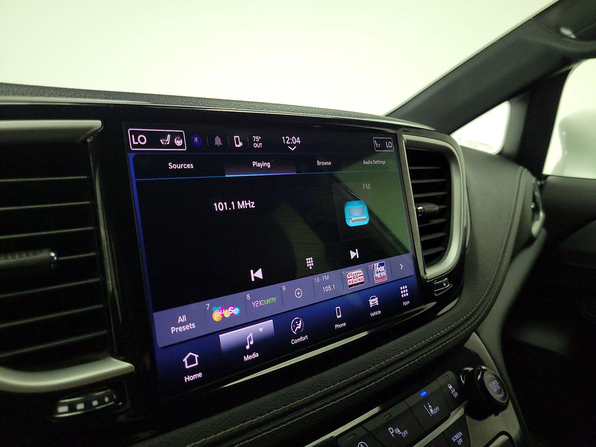 Thumbnail: 2021 Chrysler Pacifica - 15