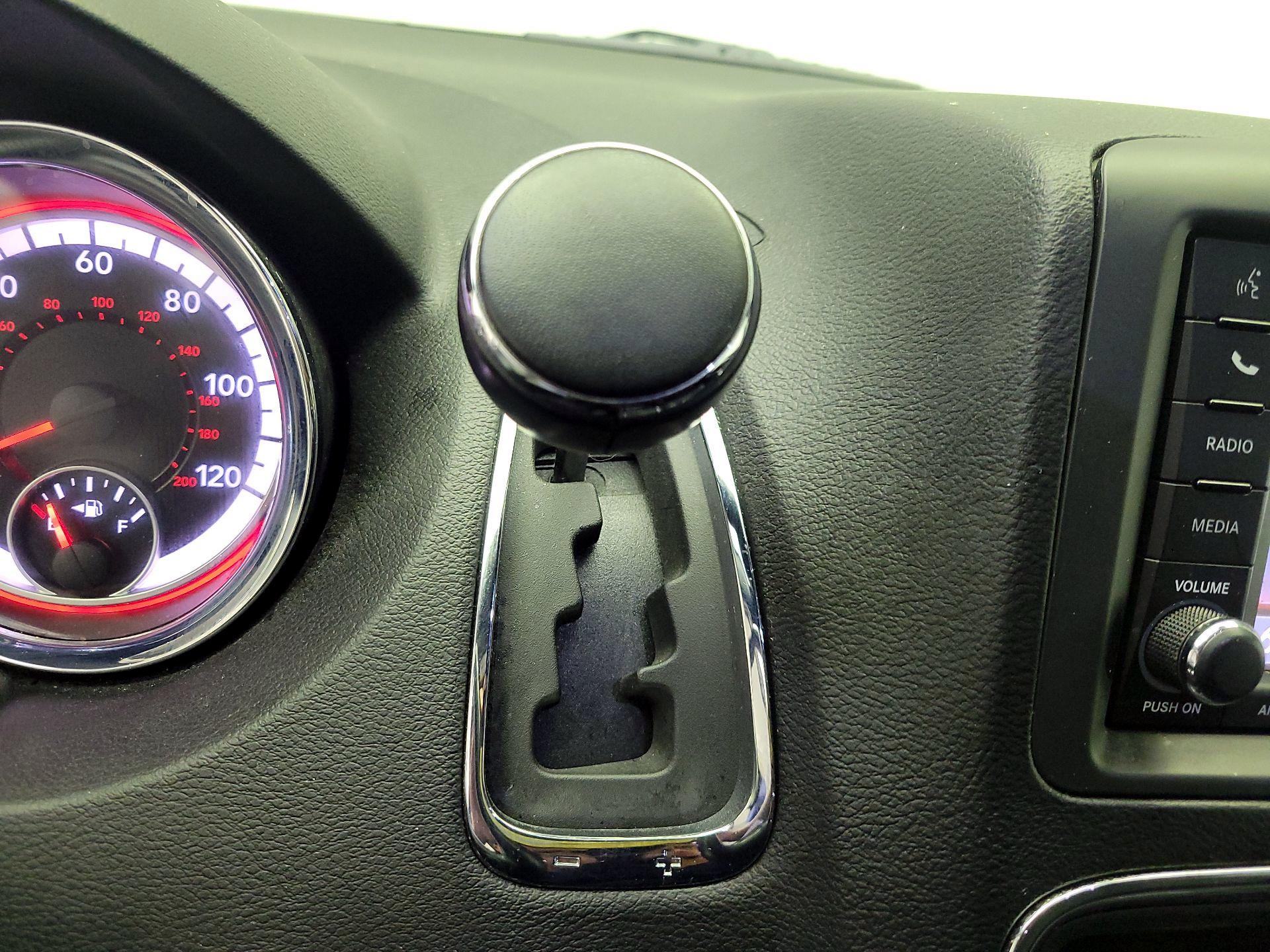 Thumbnail: 2019 Dodge Grand Caravan - 16