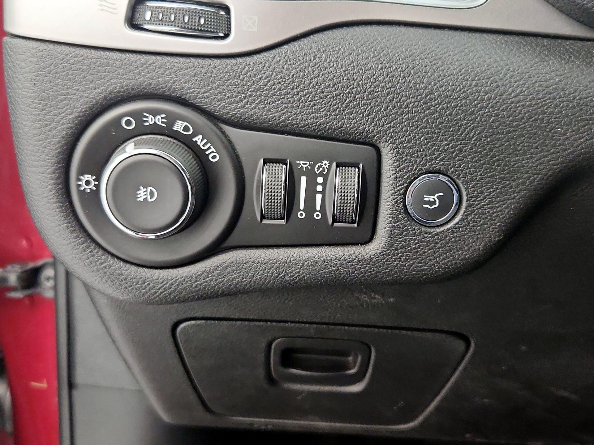 Thumbnail: 2020 Jeep Cherokee - 13