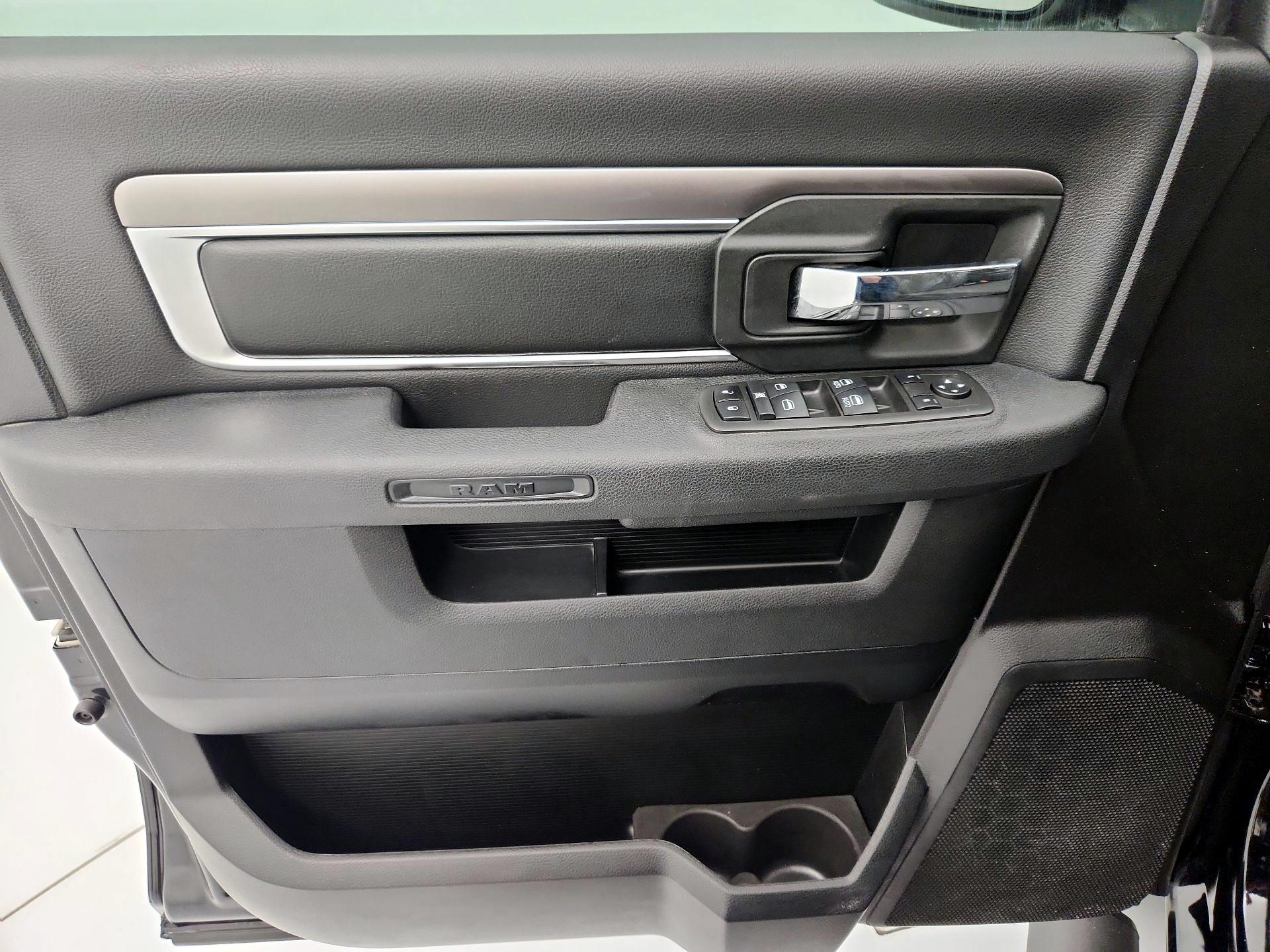 Thumbnail: 2021 RAM 1500 Classic - 12