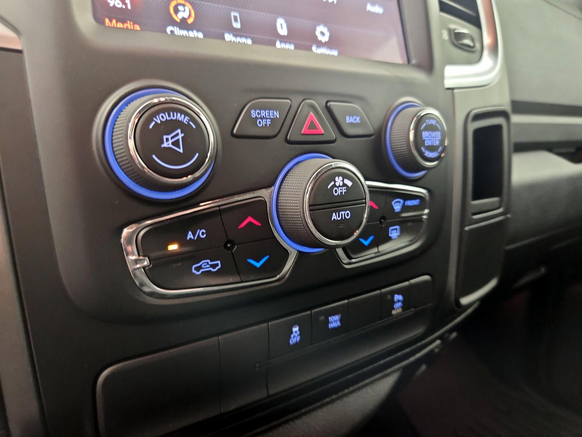 Thumbnail: 2021 RAM 1500 Classic - 16