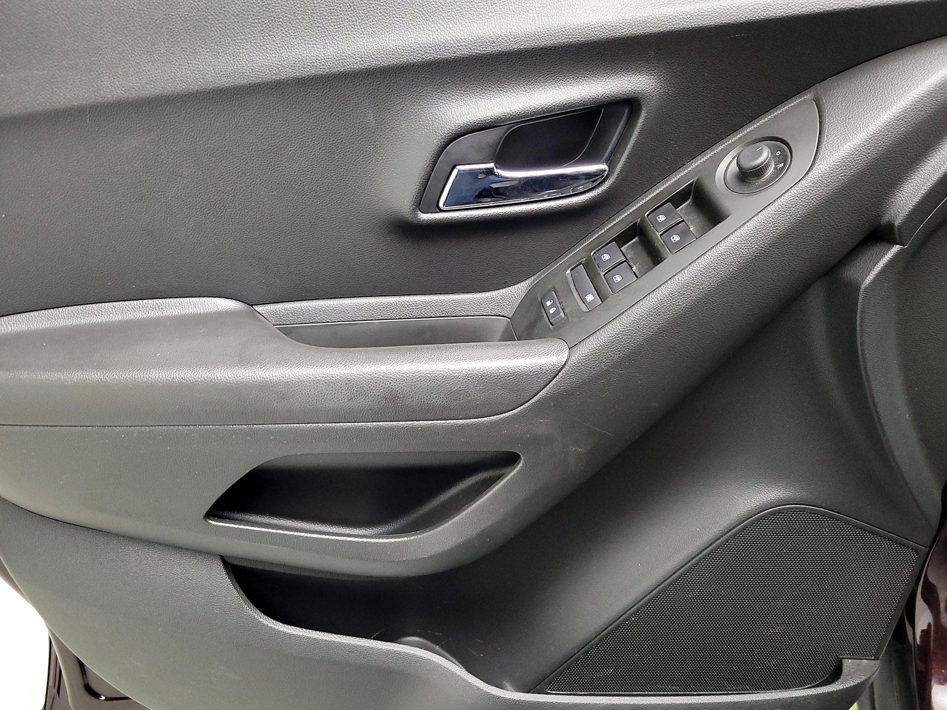 Thumbnail: 2020 Chevrolet Trax - 12
