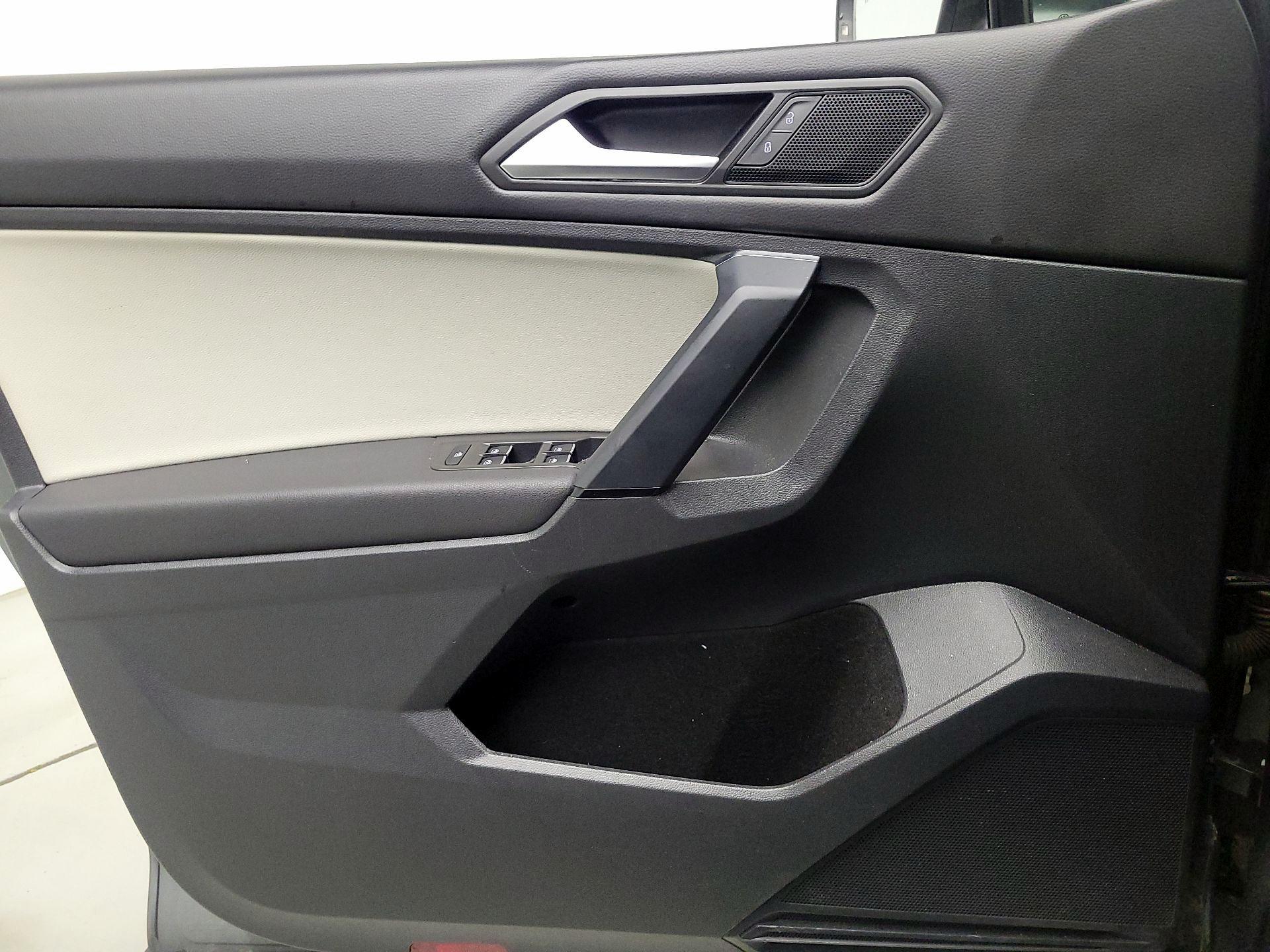 Thumbnail: 2019 Volkswagen Tiguan - 12
