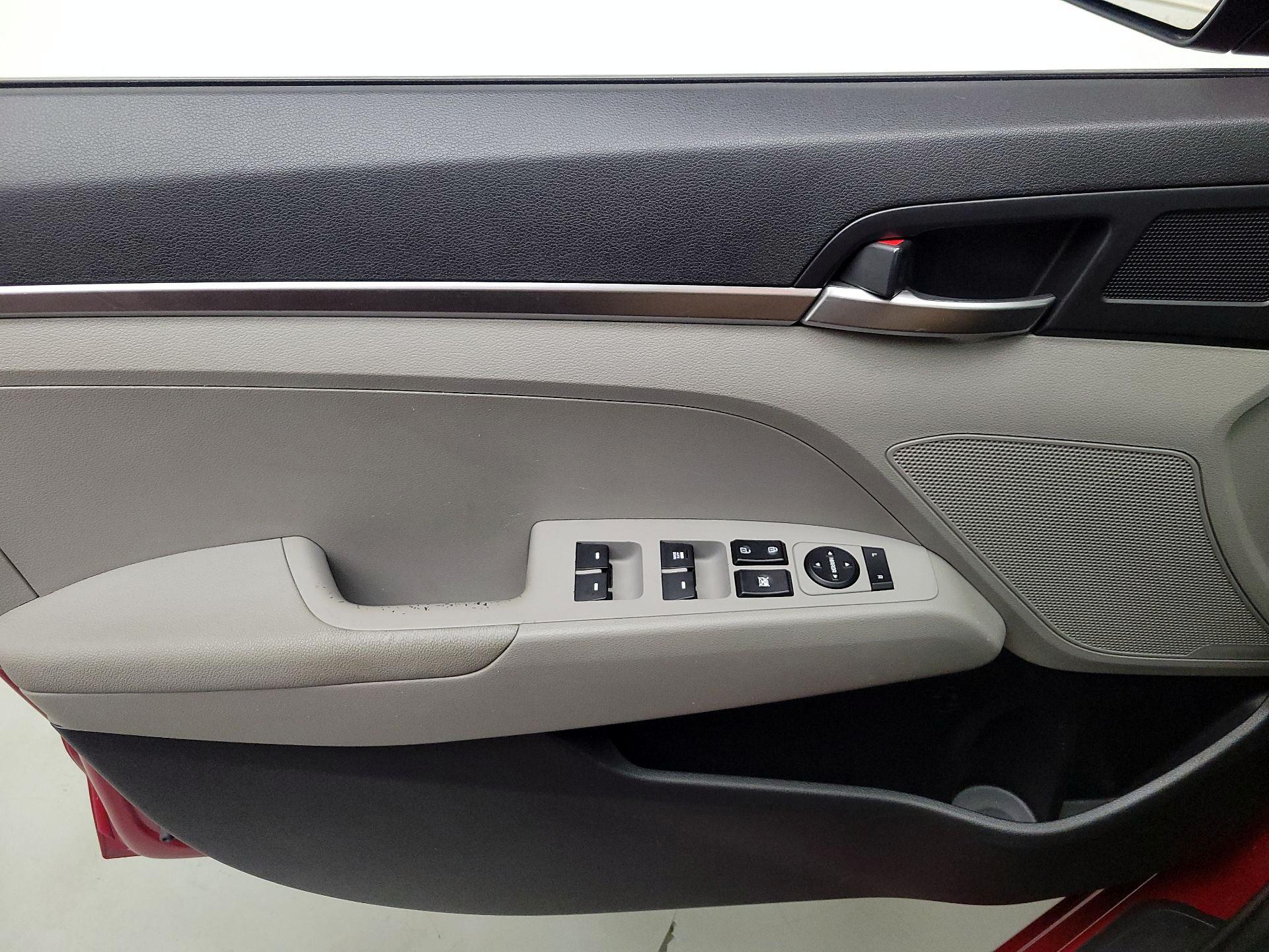 Thumbnail: 2019 Hyundai Elantra - 12
