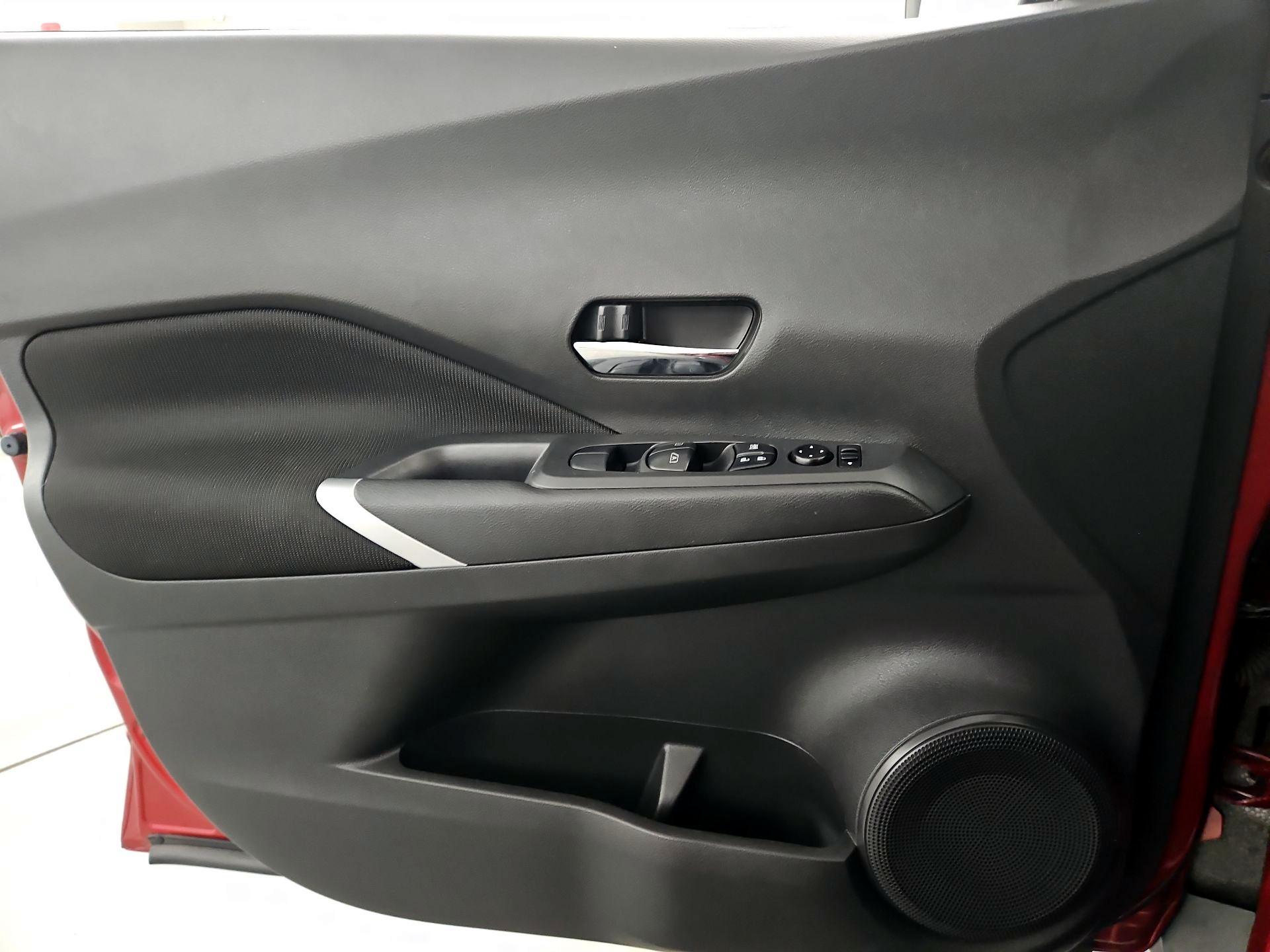 Thumbnail: 2021 Nissan Kicks - 12