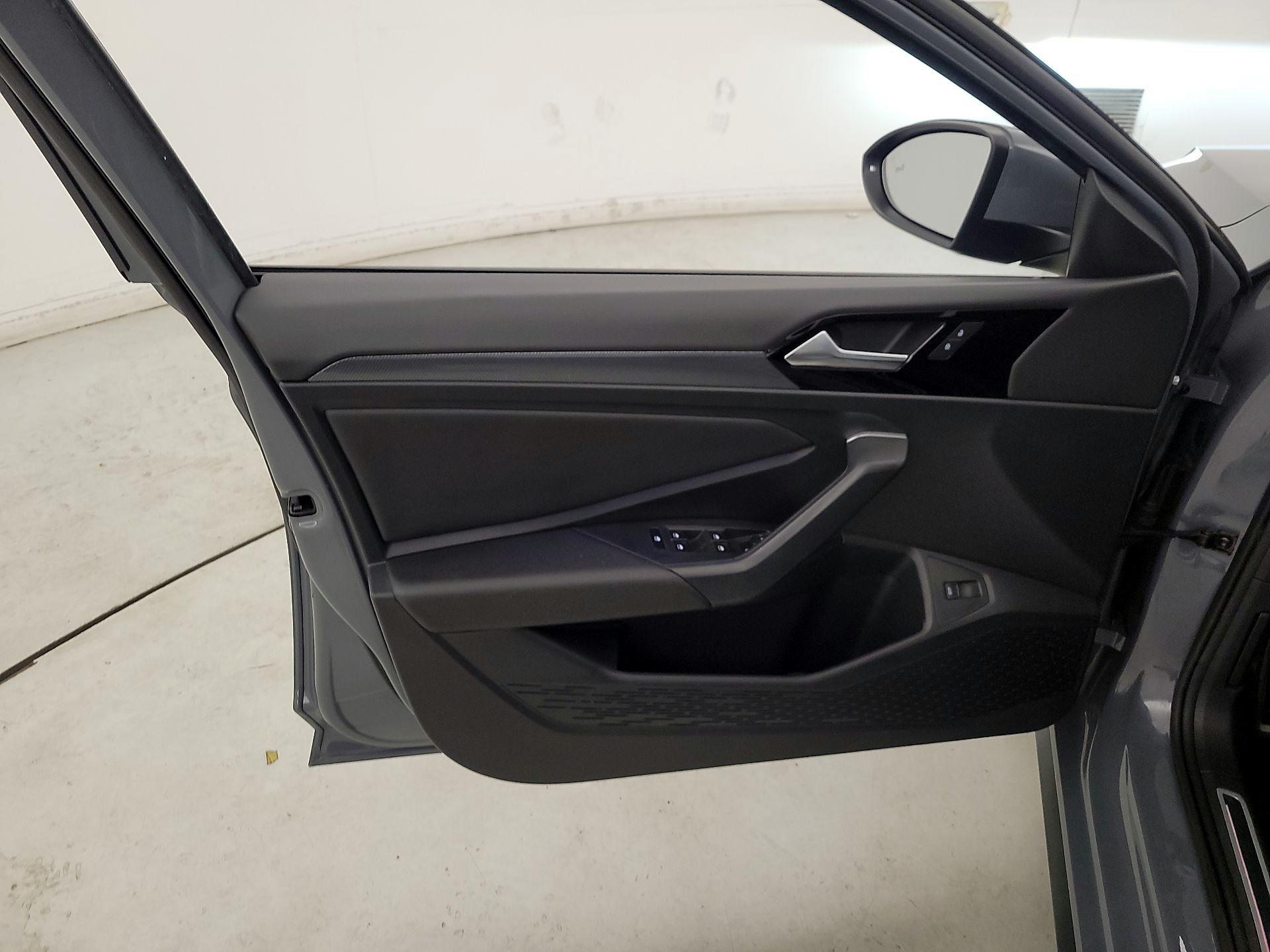 Thumbnail: 2019 Volkswagen Jetta - 12