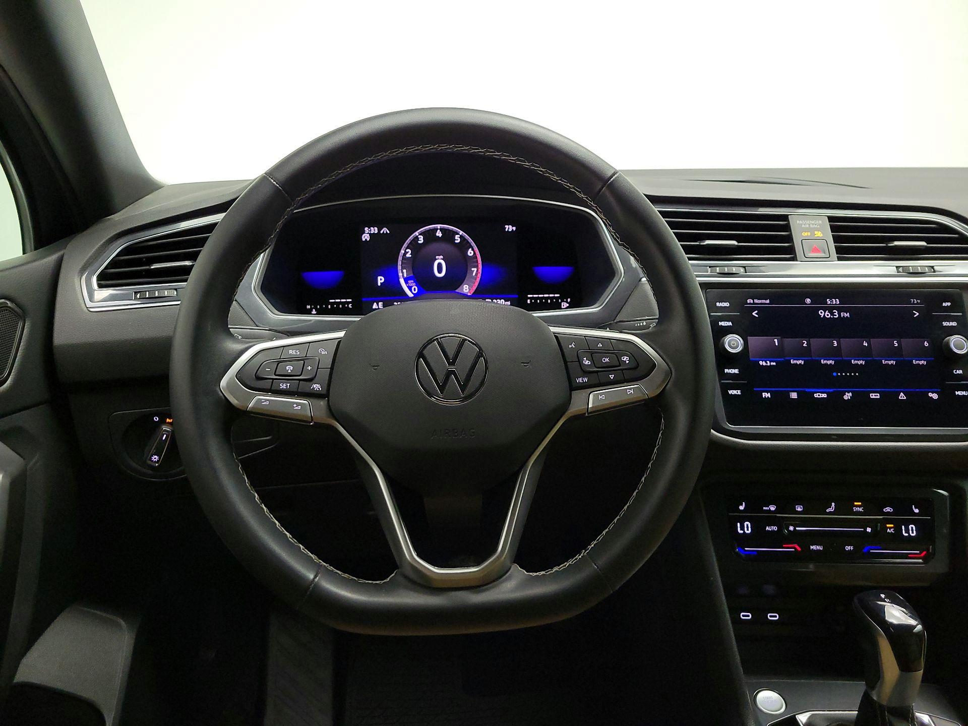 Thumbnail: 2022 Volkswagen Tiguan - 10