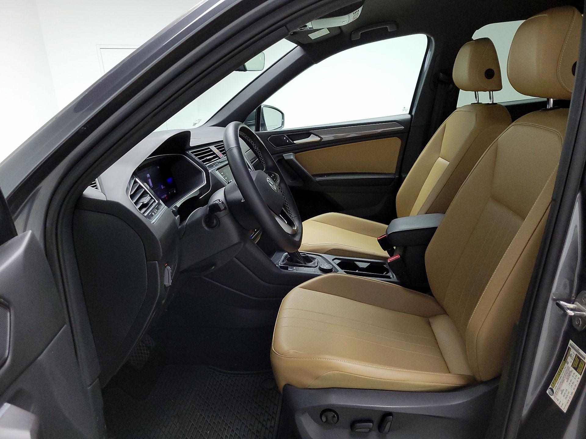 Thumbnail: 2022 Volkswagen Tiguan - 11