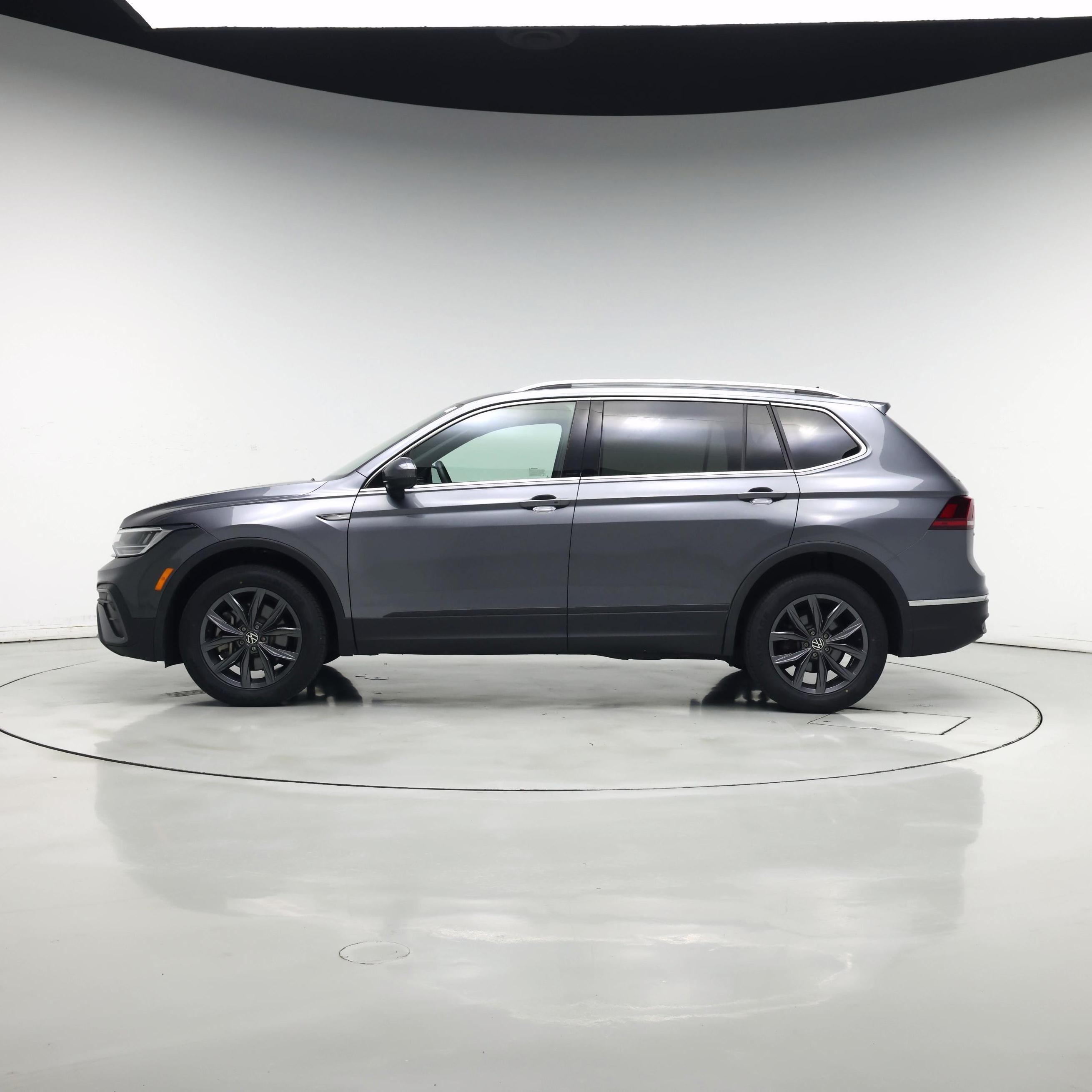 Thumbnail: 2022 Volkswagen Tiguan - 3
