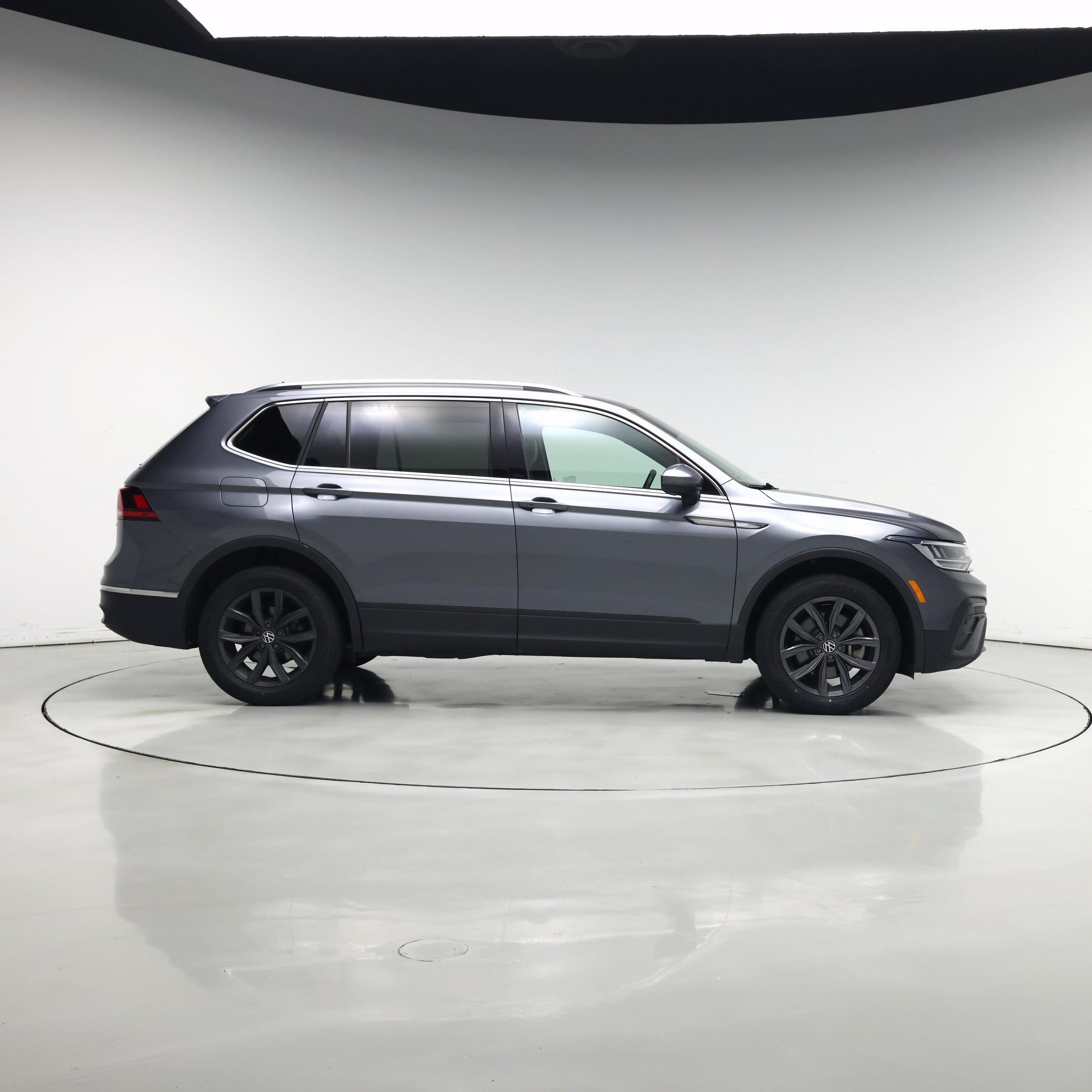Thumbnail: 2022 Volkswagen Tiguan - 7