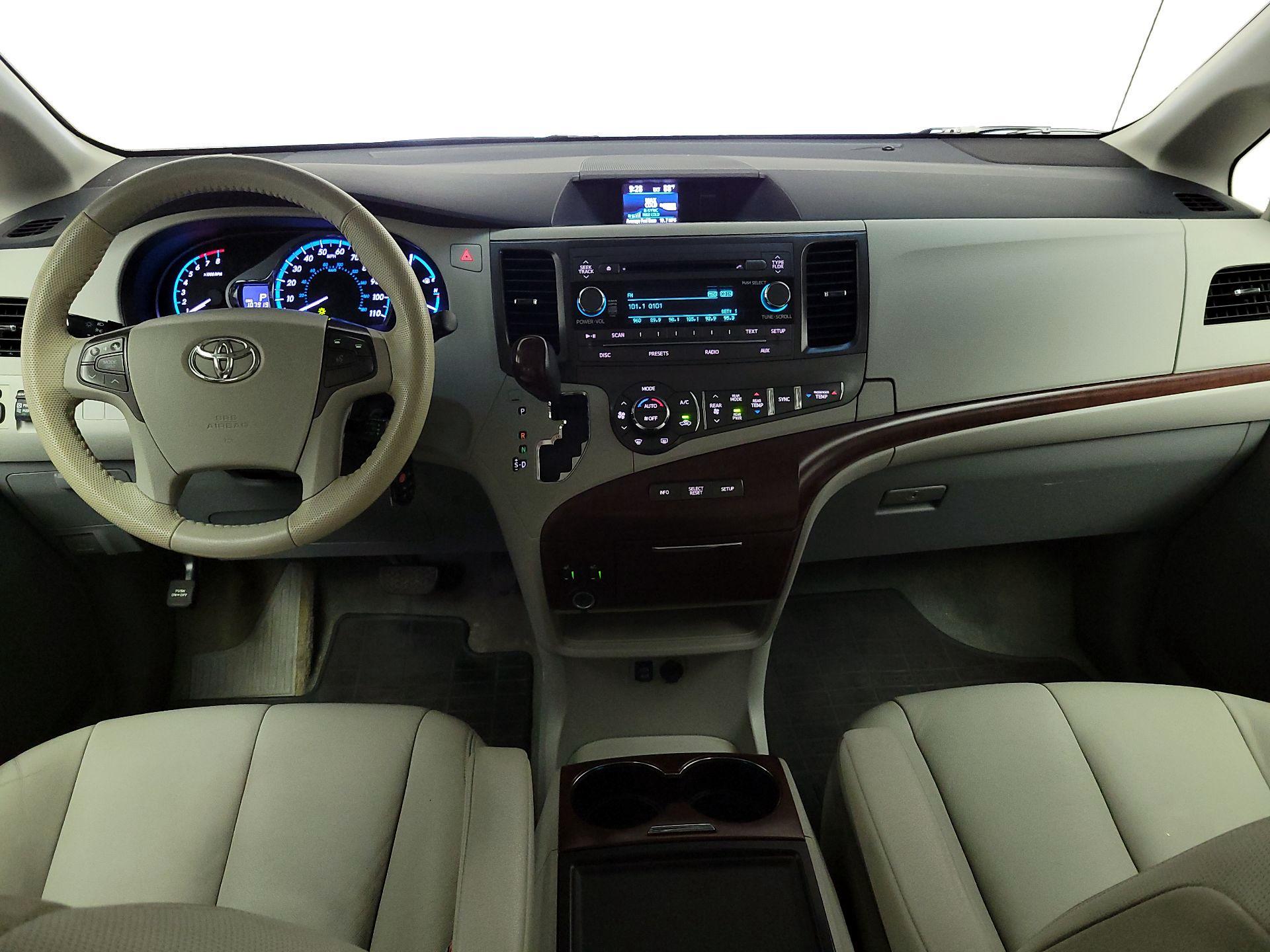 Thumbnail: 2014 Toyota Sienna - 9