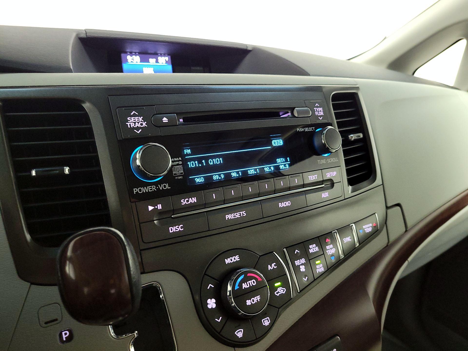 Thumbnail: 2014 Toyota Sienna - 15