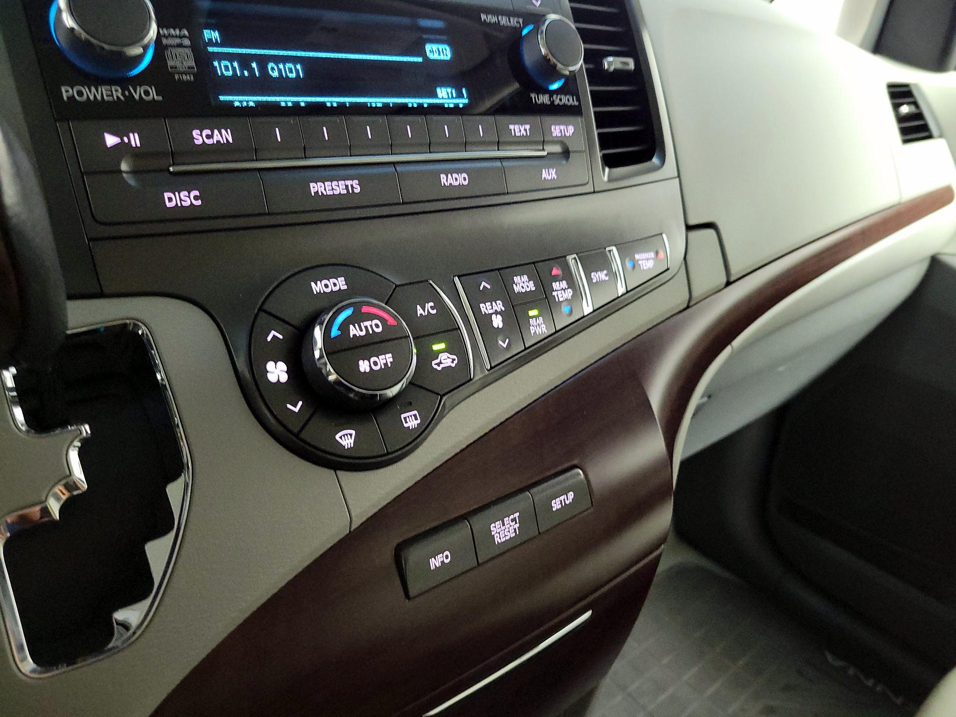 Thumbnail: 2014 Toyota Sienna - 16