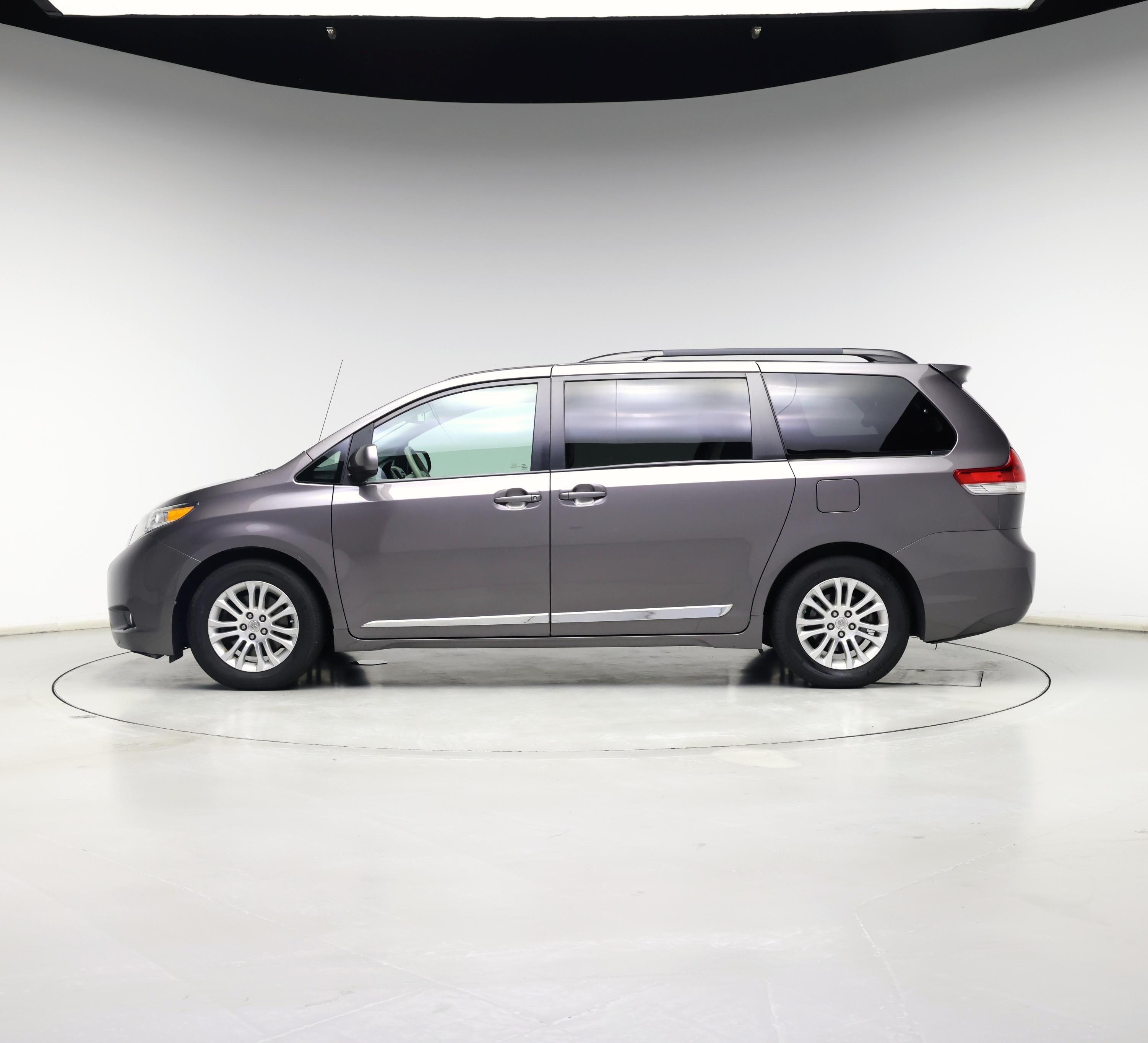 Thumbnail: 2014 Toyota Sienna - 3