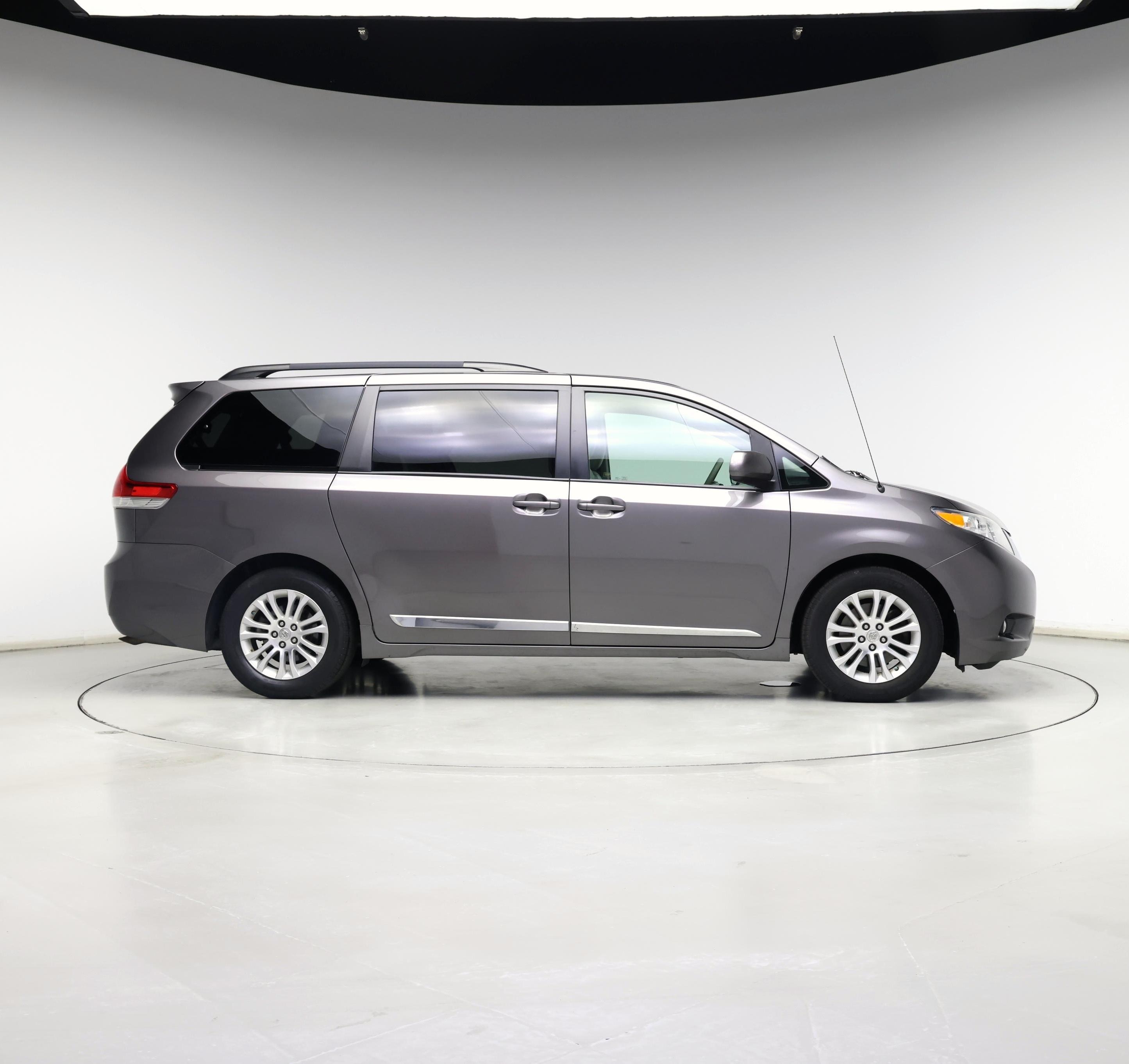 Thumbnail: 2014 Toyota Sienna - 7