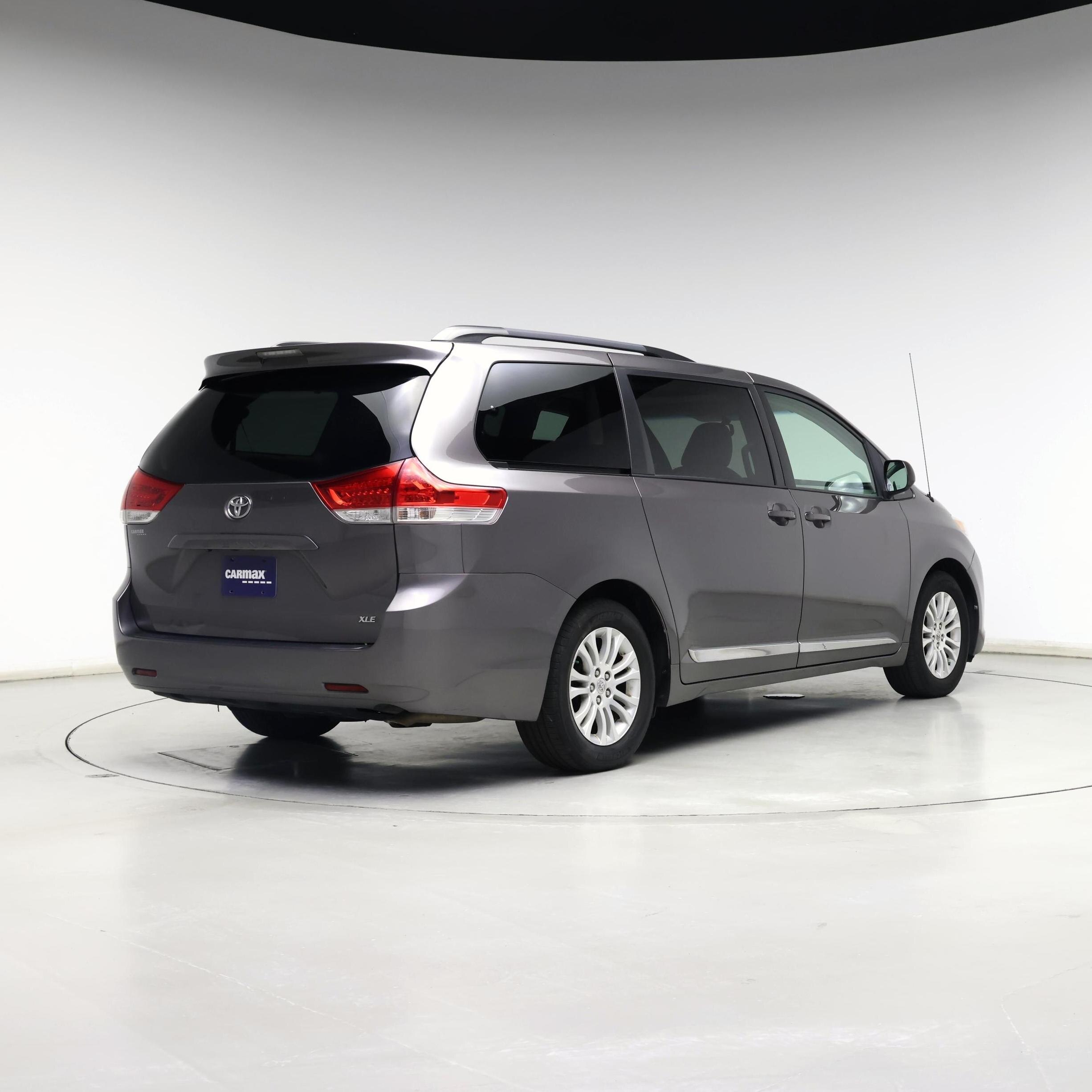 Thumbnail: 2014 Toyota Sienna - 8