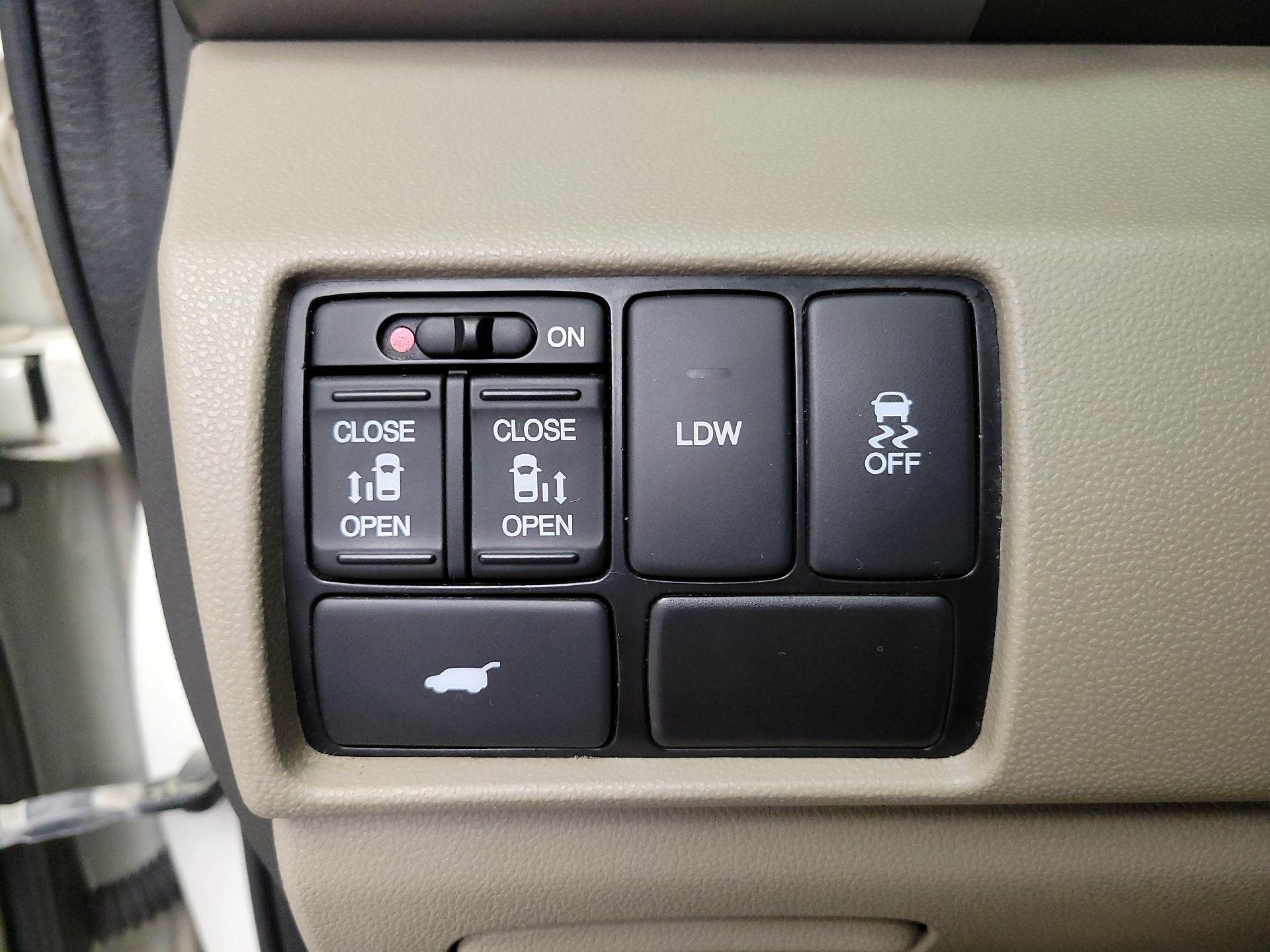 Thumbnail: 2016 Honda Odyssey - 13