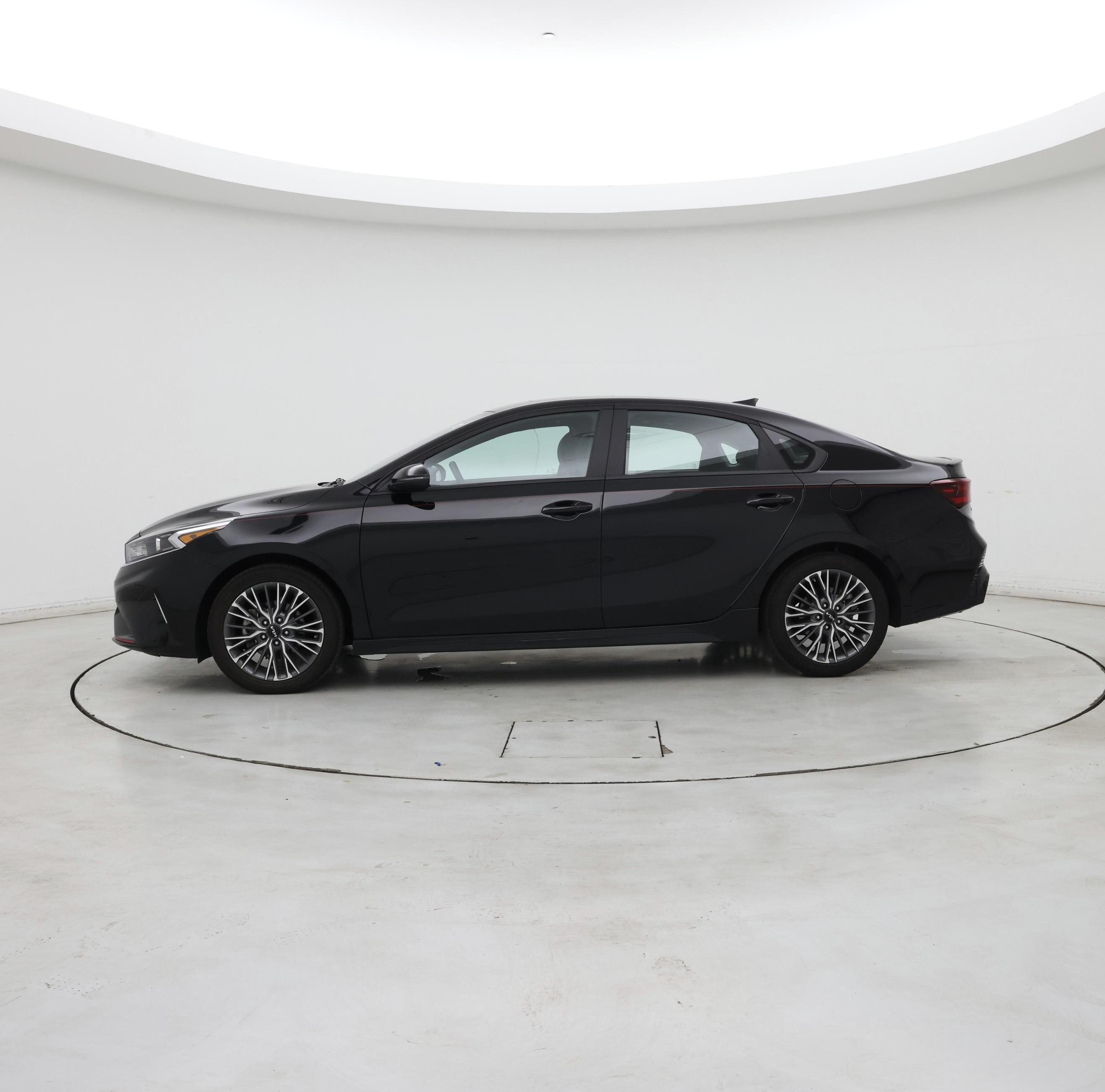 Thumbnail: 2024 Kia Forte - 3
