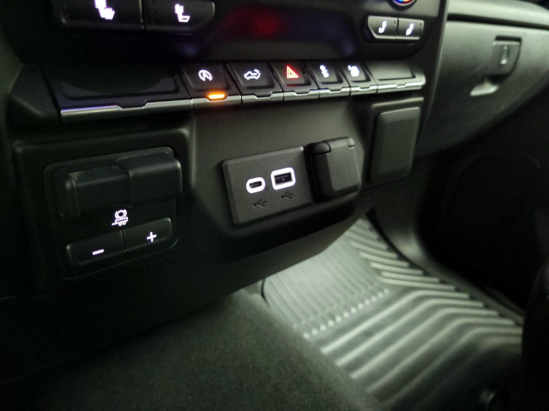Thumbnail: 2021 Chevrolet Silverado 1500 - 18