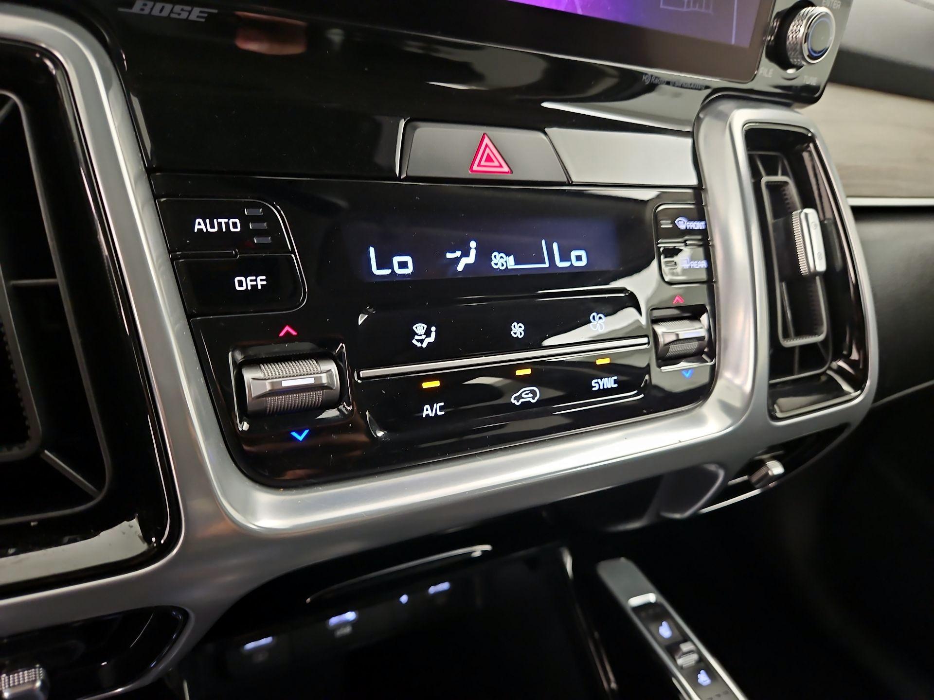 Thumbnail: 2023 Kia Sorento - 17