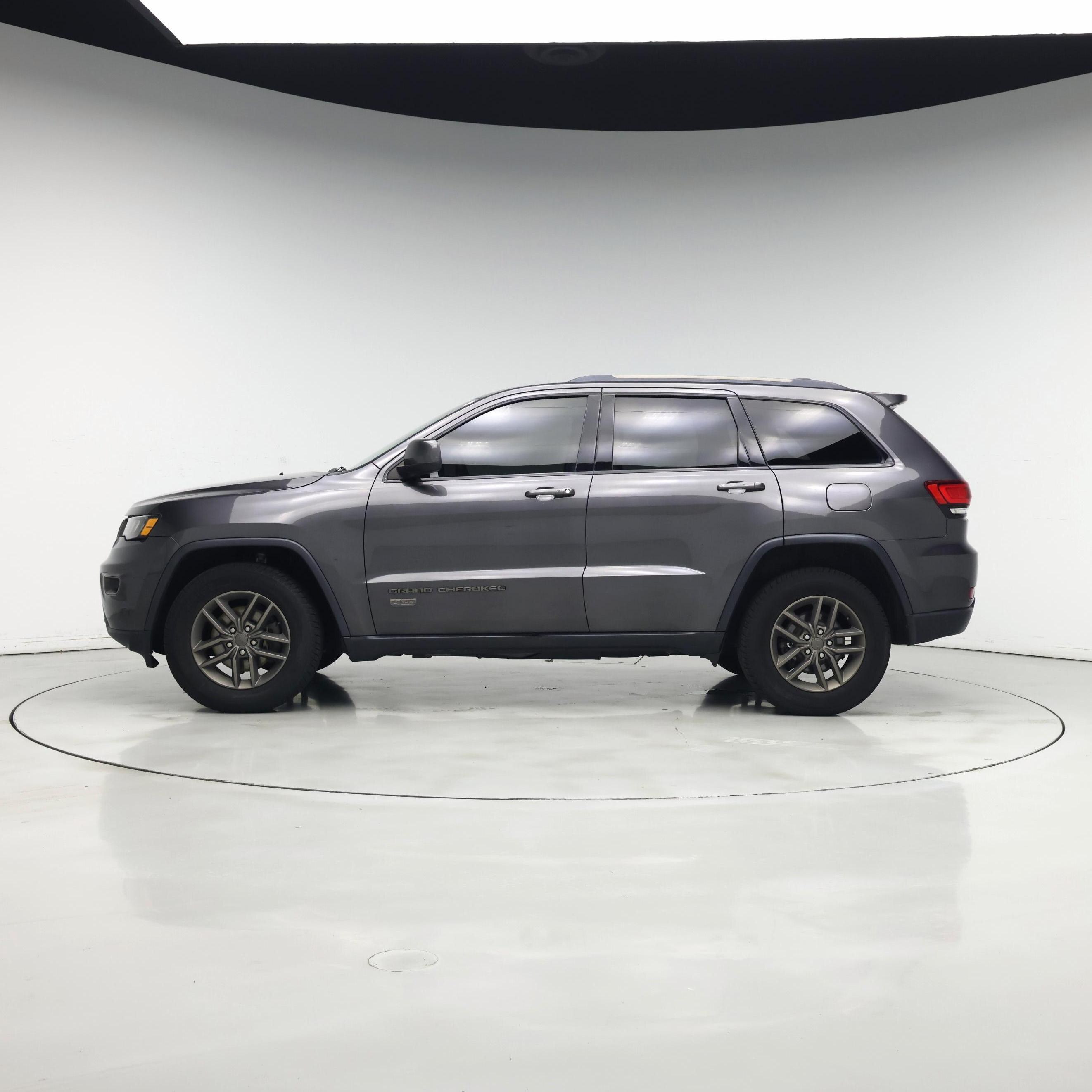 Thumbnail: 2016 Jeep Grand Cherokee - 3