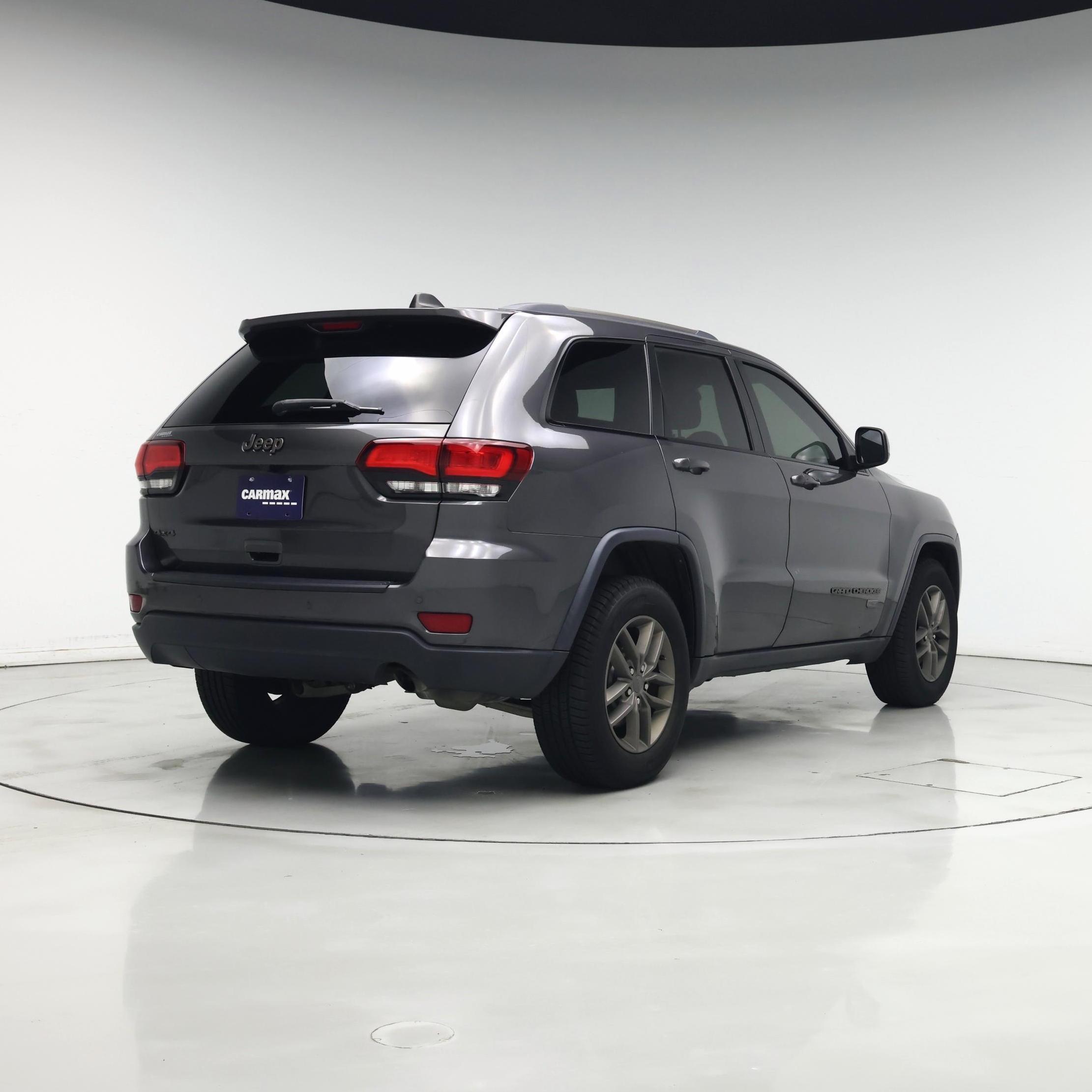 Thumbnail: 2016 Jeep Grand Cherokee - 8