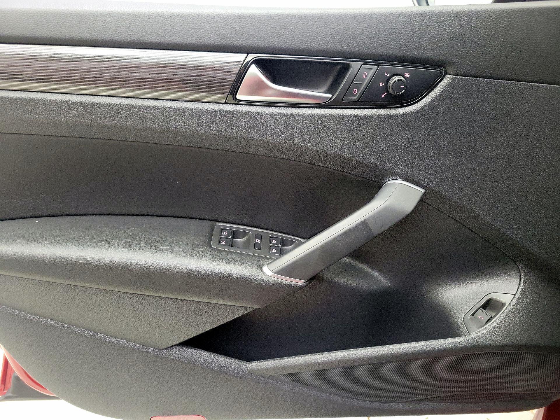 Thumbnail: 2021 Volkswagen Passat - 12
