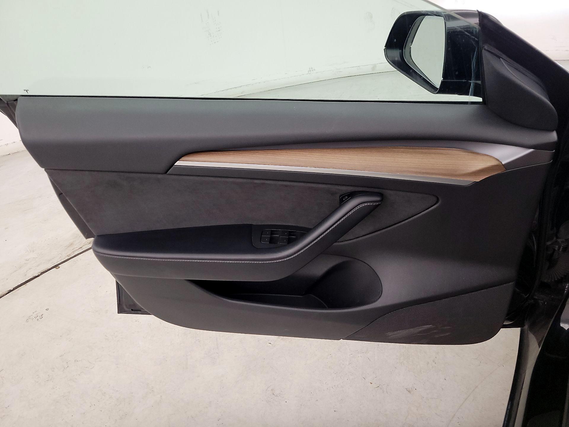 Thumbnail: 2022 Tesla Model 3 - 12