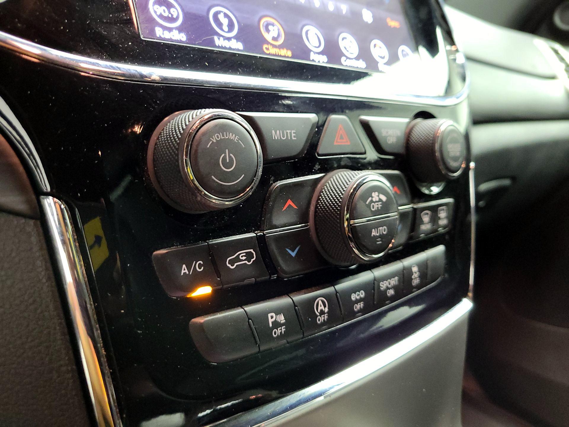 Thumbnail: 2019 Jeep Grand Cherokee - 17
