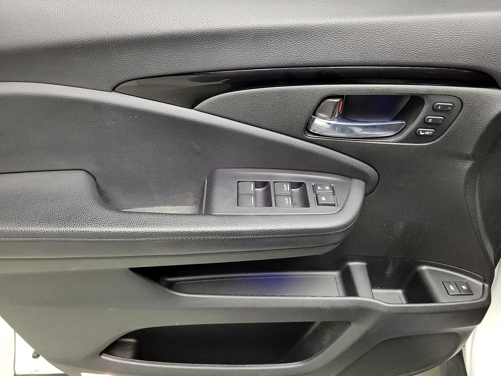 Thumbnail: 2020 Honda Pilot - 12