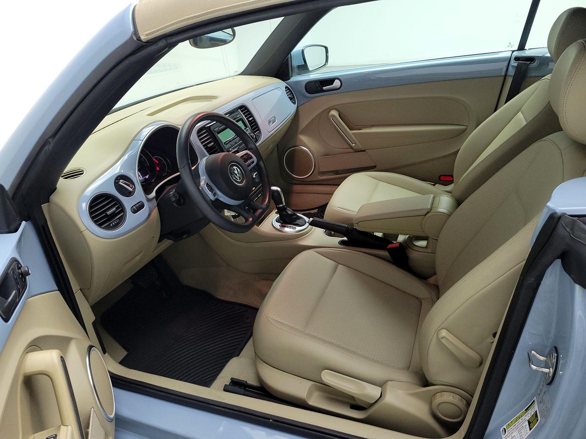 Thumbnail: 2015 Volkswagen Beetle - 11